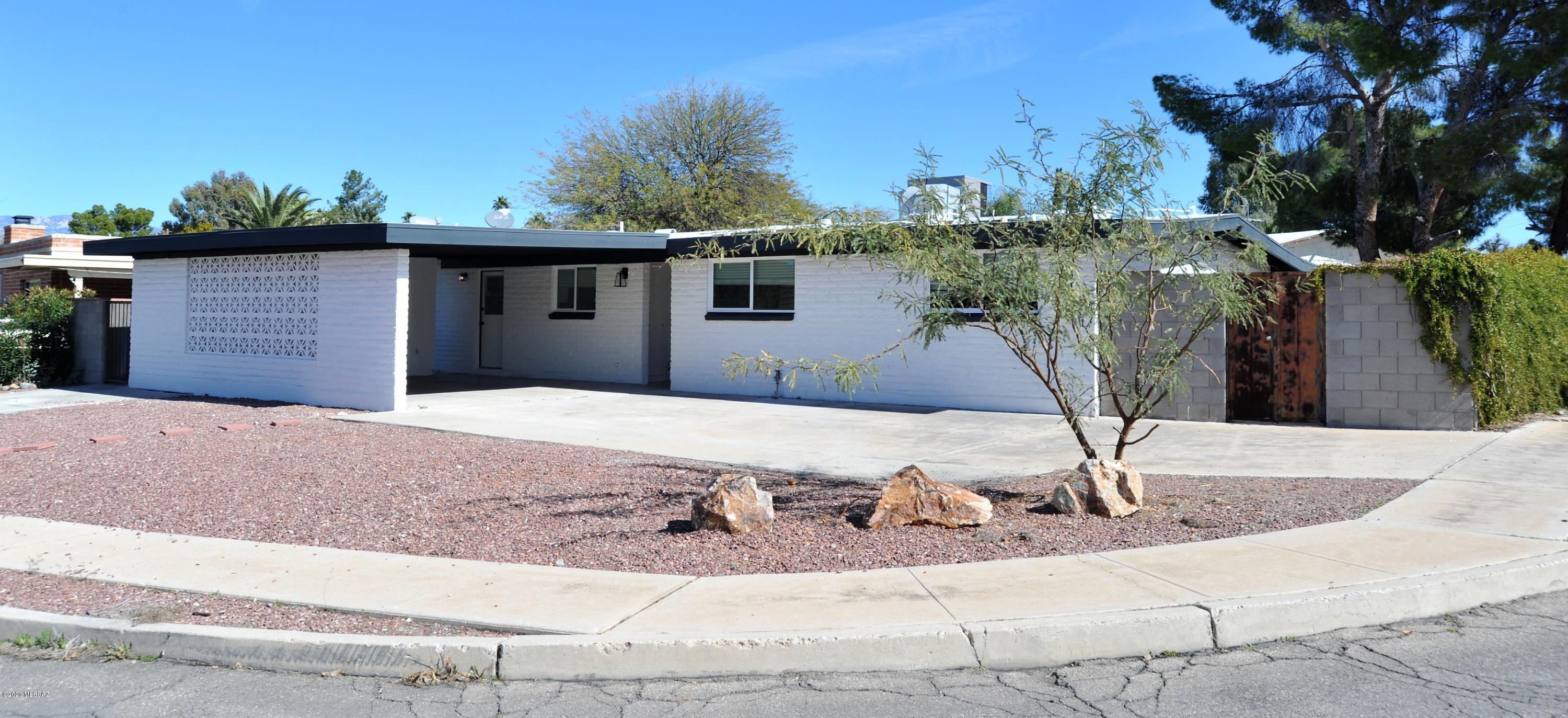 Extraordinary 3bed 2bath home on premium corner lot in Rolling hills. Open and flowing floor plan great for the family and entertaining. Stainless steel appliances, high-end granite counter tops, and first-class finishes through out. Marble counter tops in main bathroom and unforgettable showers. Private lot with large side yard off the master bedroom and large covered patio in the back. Experience this beauty in person. Photos do not do it justice. No Home Owners Association!