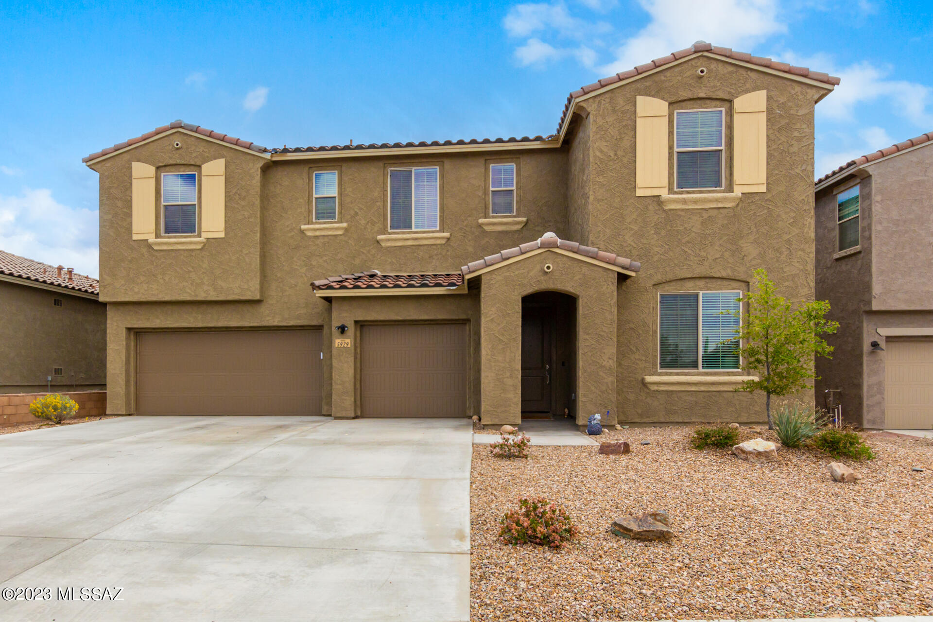 Beautiful, newer, energy efficient home built in 2020 conveniently located in Desert Oasis at Twin Peaks on a large lot with no houses behind, on a cul-de-sac and so much living space. Close to I-10, Premium Outlet Mall, Shopping, Restaurants, Golf, Dove Mountain and more!  Gourmet kitchen with huge center island, quartz counter tops, large walk-in pantry, eat-in area. Downstairs primary suite with upgraded full walk in shower and niche, and two walk in closets.  Three additional bedrooms and loft upstairs. Two large extra rooms downstairs great for an office, studio or den.  Many upgrades including a tankless water heater, whole house surge protection, garage fully insulated, utility sink in garage, upgraded carpet padding and solar panels.  A must see!