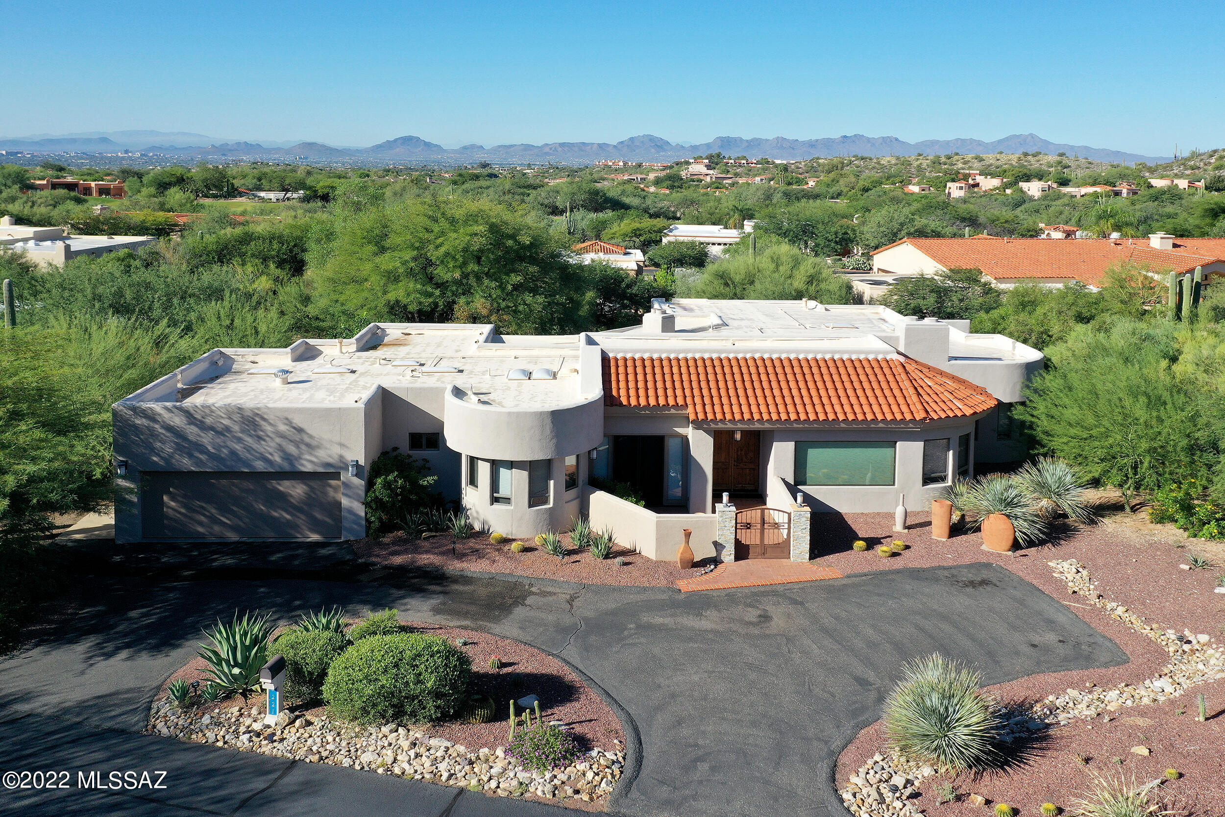 This Amazing La Paloma Ridge Estates home was completely remodeled in 2020. The Estate home features wood beam ceilings, skylight throughout, porelain tile, 2 stacked stone fireplaces. Enter into an open concept Hearth room opening onto the formal dining room. Plus a separate Family room with fireplace with a huge window with an amazing view of the Catalina Mountains. Gourmet kitchen with slab granite counters, alder cabinetry, stainless steel appliances, with subzero fridge, dacor double ovens, Viking 6 burner gas stove, stainless hood, wine fridge and under cabinet lighting that opens onto the Bay Window breakfast nook. The master suite features a large walk-in closet with a handicapped modified master bath. Plus 2 en-suite bedrooms/baths. Newer windows. yard extends beyond the fence.