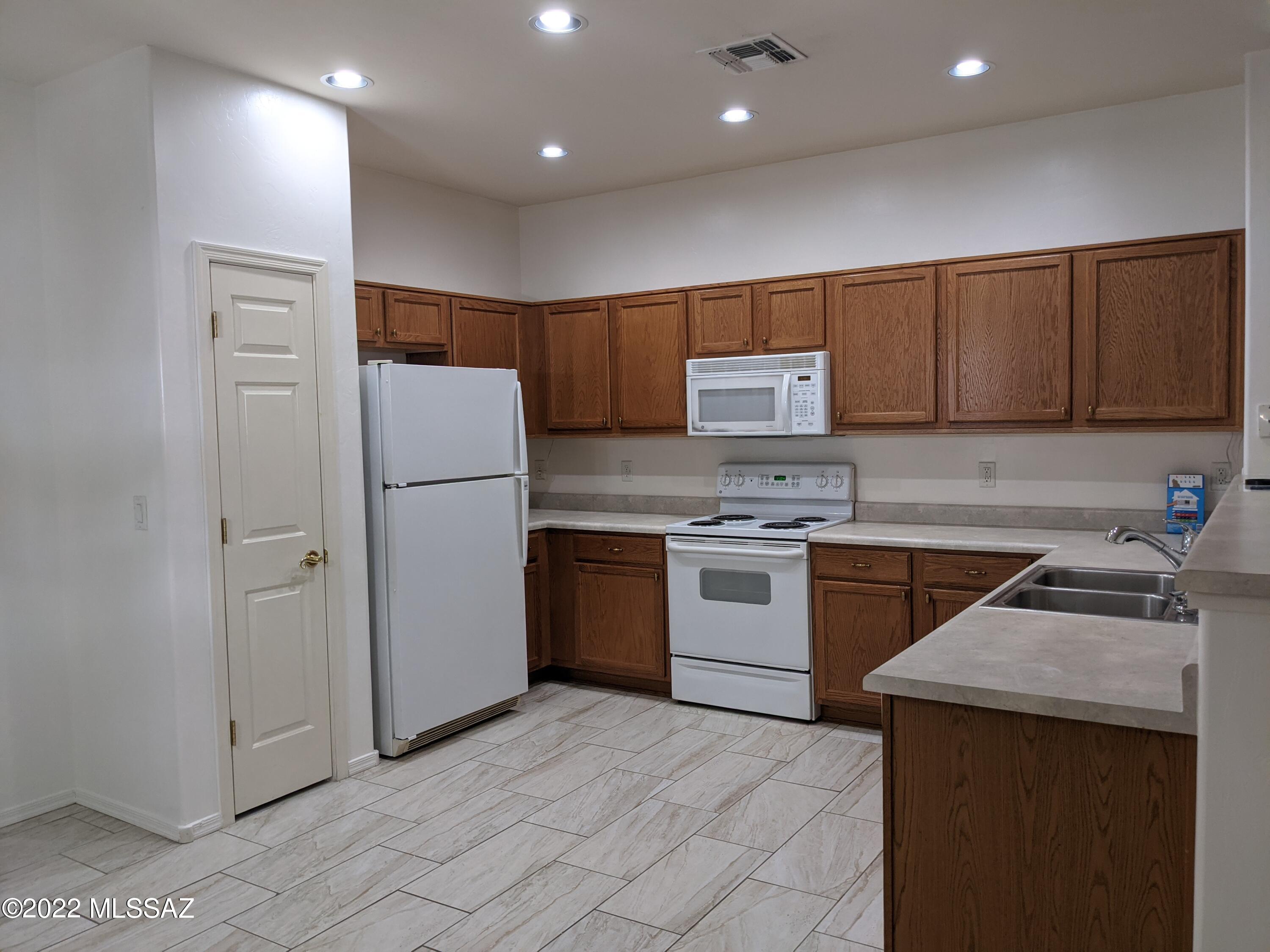 The Villages At Dove Mountain (114-234) - Residential Lease
