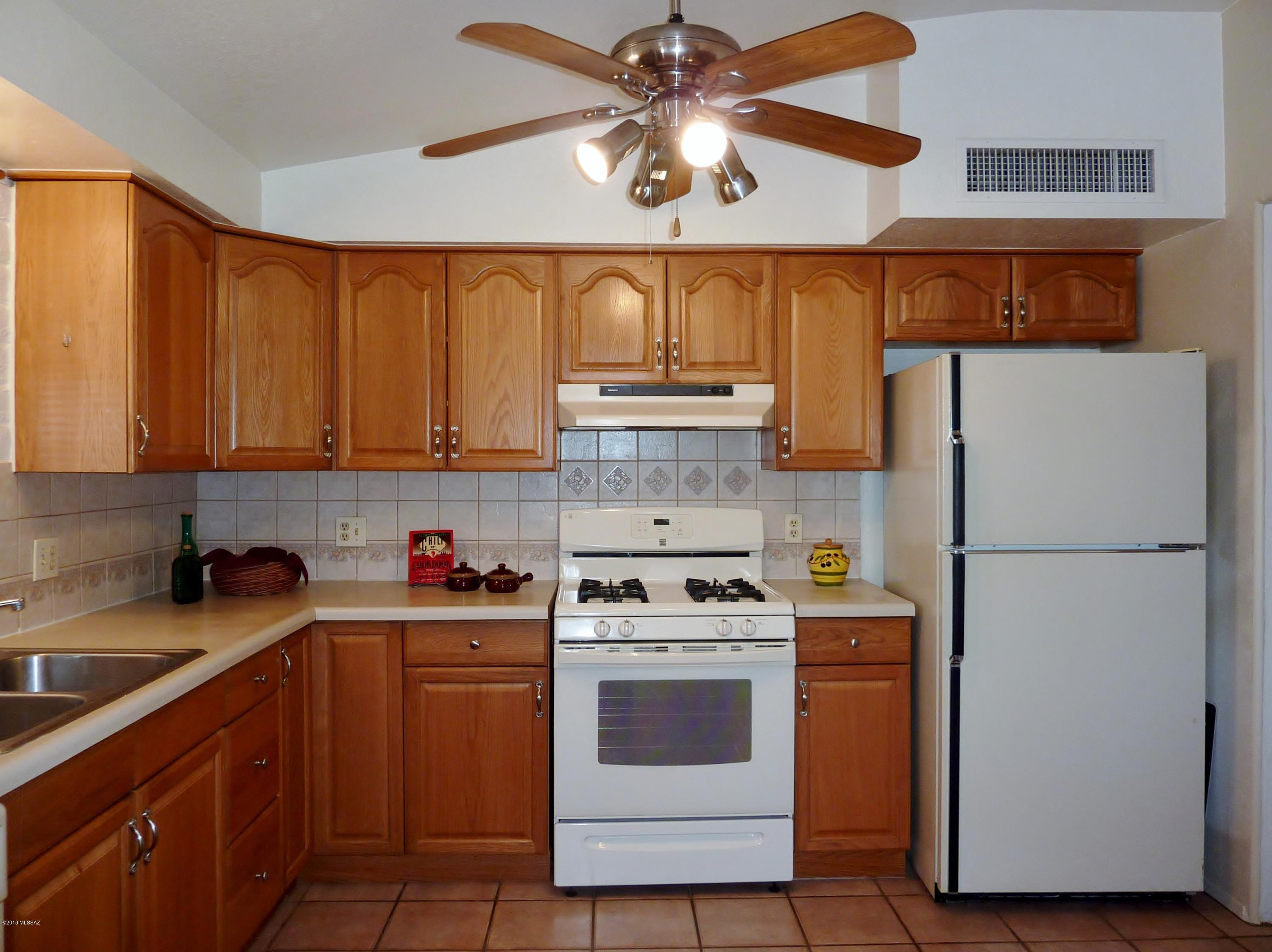 Casas Adobes Park (416-540) - Residential