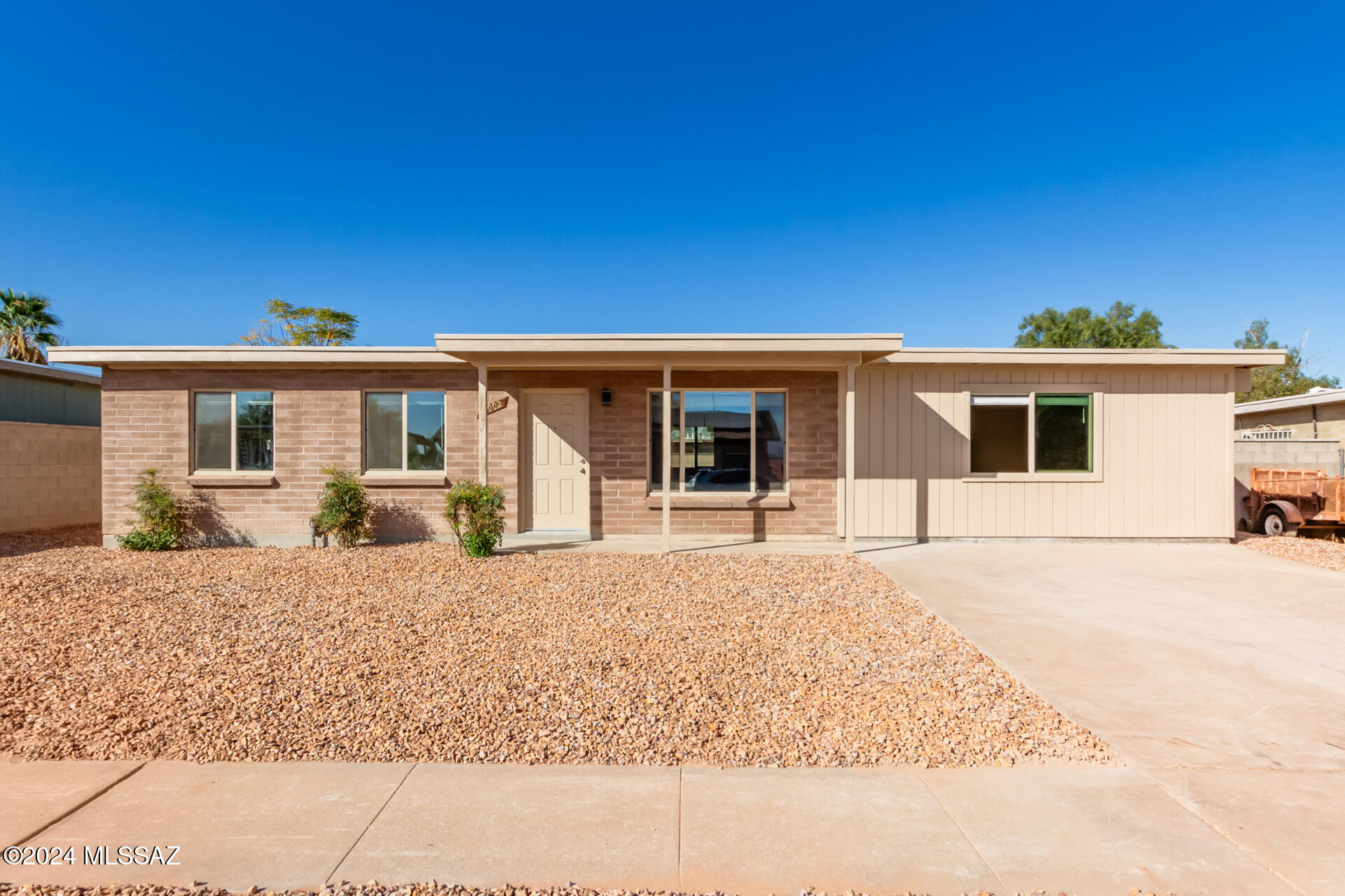 Seller will accept or counter offers between $300,000 to $310,000. This 3Bd/2ba home is open and bright with no wasted space.  Completely remodeled with spacious family room and kitchen that offers granite counter tops and stainless steel appliances. Large secondary bedrooms and a huge master bedroom with walk in closet. Great location within minutes of the Airport, Tucson Market Place and Kino Sports Complex. Must walk thru to appreciate.