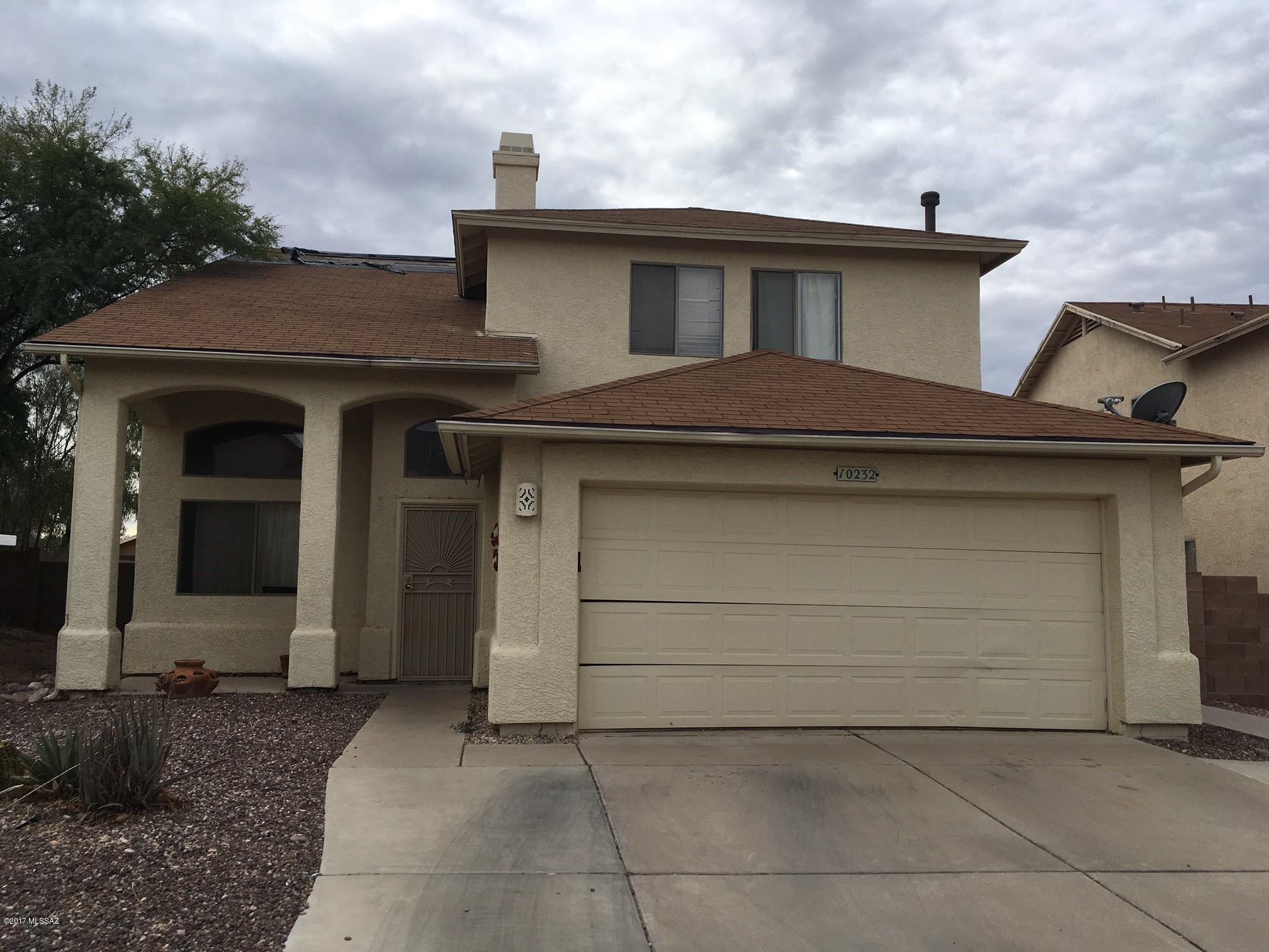 This great 5 bedroom home offers plenty of space for all of your needs both indoor as well as outdoor.  Pool with in ground cleaning system, gas pit built into the deck, and a spa.  Rain gutters installed on the front, driveway widened, and walkway up to side gate of extended backyard wall. Award winning Vail School District! Great opportunity for a great property!