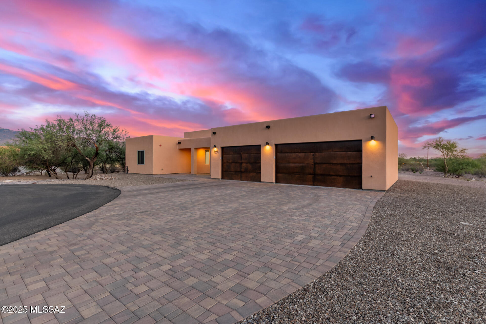 Hacienda De Tanque Verde (1-12) - Residential