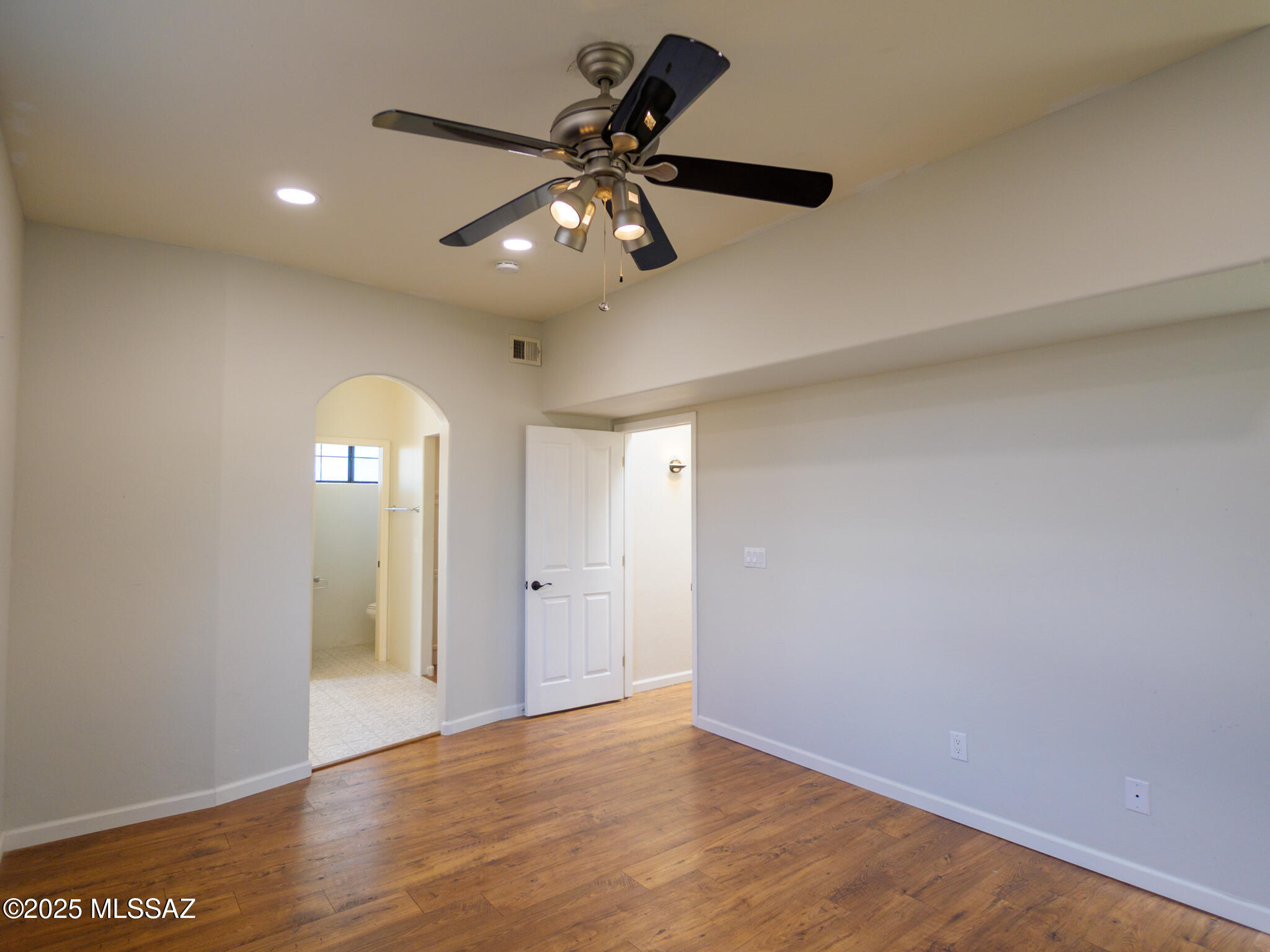 River At North Campbell (1-59) - Residential Lease