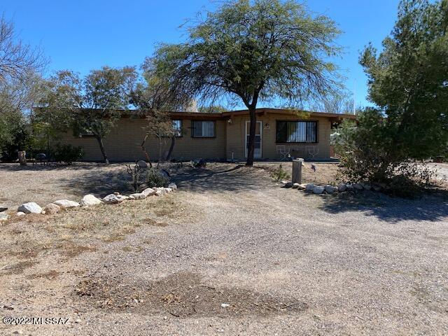 Rancho Catalina/Oro Valley classic Ranch home with amazing views of Pusch Ridge! 4 bedrooms/ 2 bath. Large backyard can fit a pool if you want! Back patio is great for relaxing and hanging out. 2 tough sheds for storage. 2 carports and another covering to shield your toys or boat! No HOA, close to shopping/restaurants.