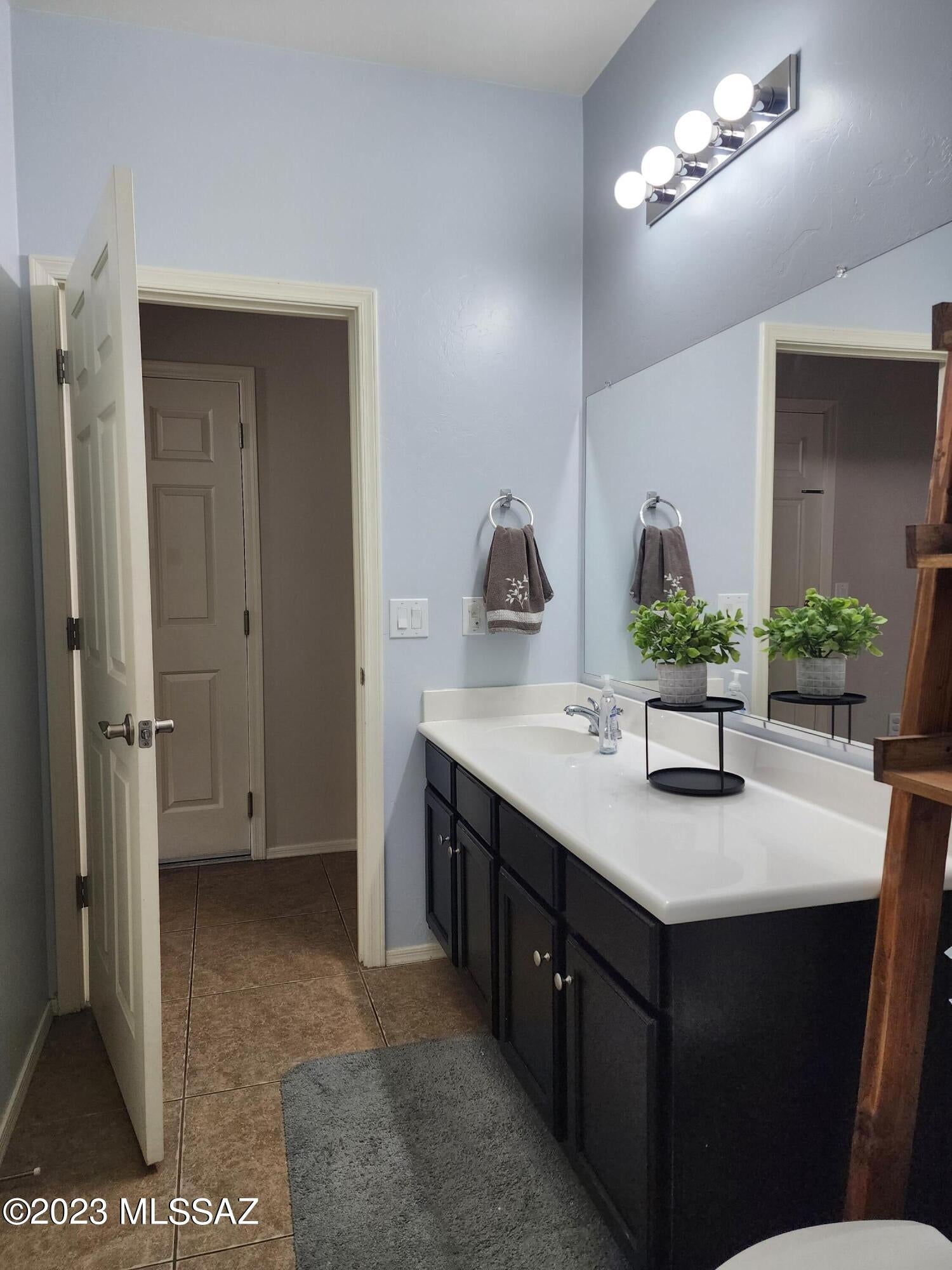 Rancho Del Lago (B37-38) - Residential Lease