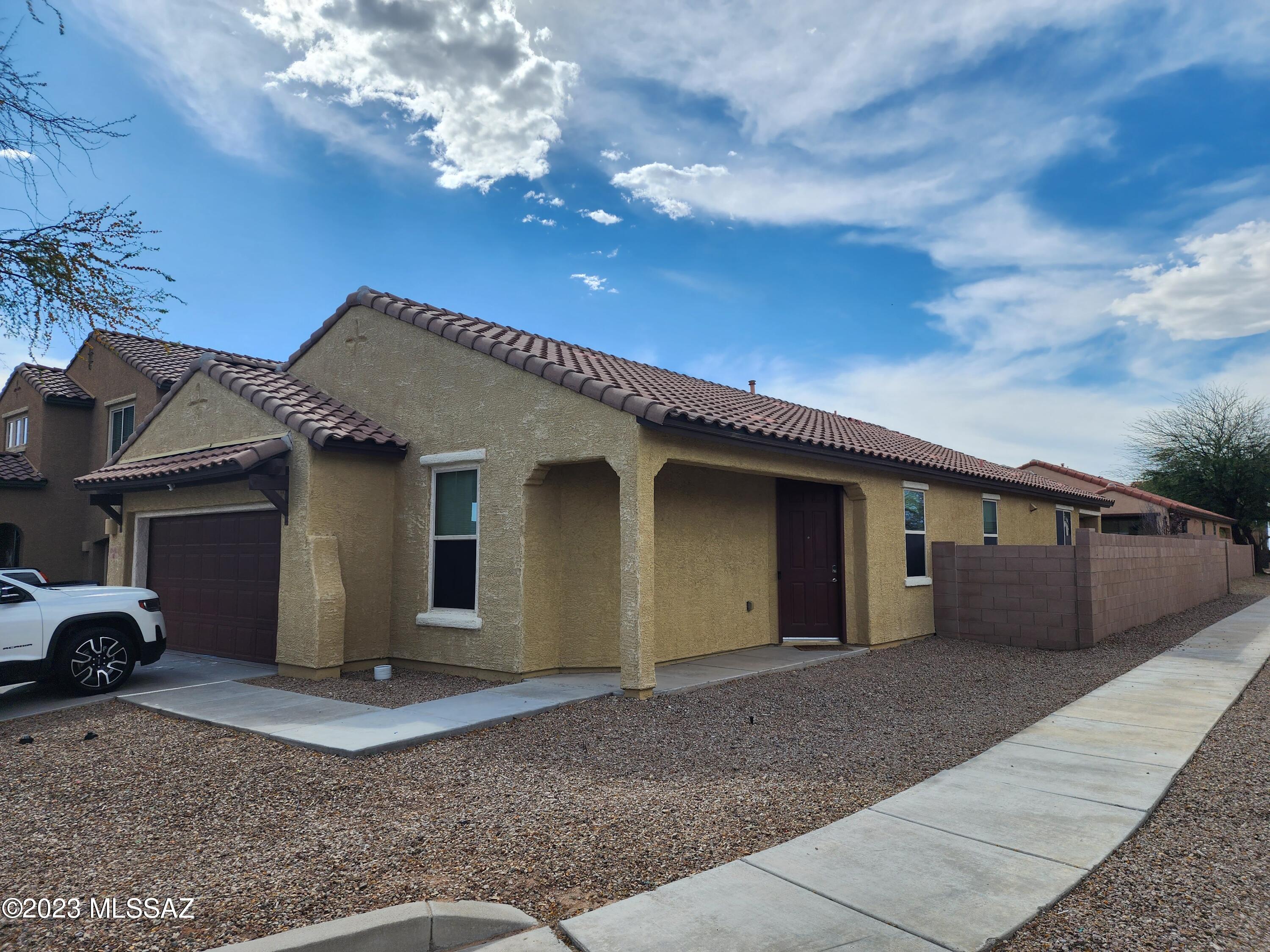 Rancho Del Lago (B37-38) - Residential Lease