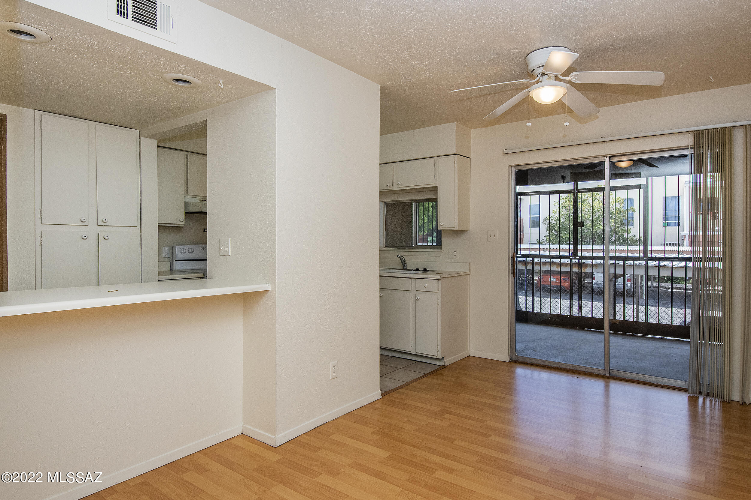 Move in ready 2 bed 2 bath condo. Spacious floor plan with big out door enclosed deck. Great central close to bus lines. Affordable living!