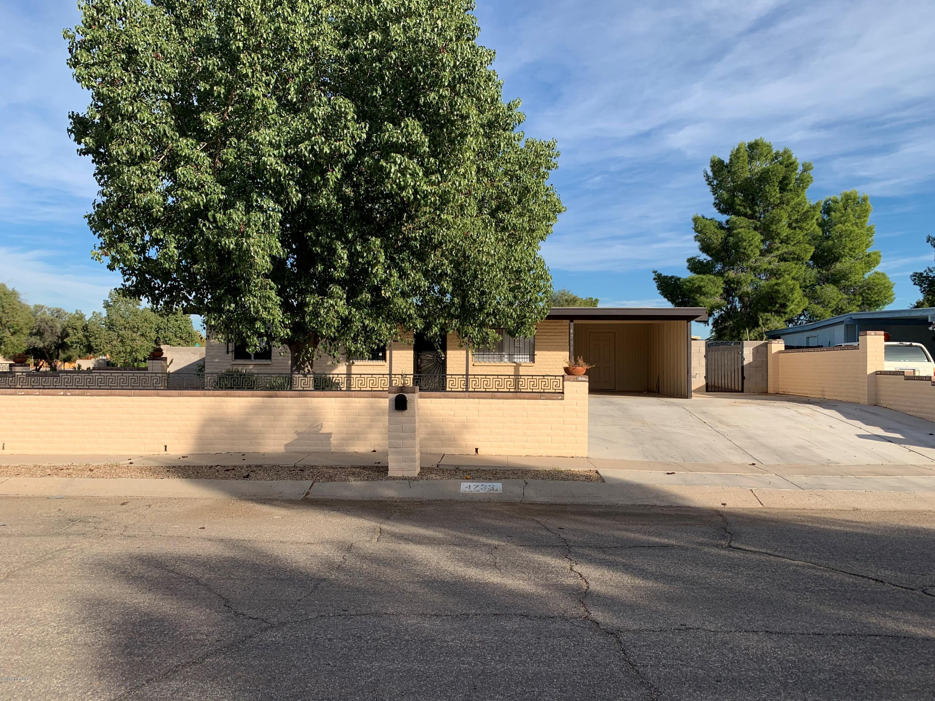 Located on a corner Lot, this beautiful 4 bedroom, 2 bath home has been updated and is ready for move in!!!! Interior features wood flooring & tile flooring plus new carpet in bedrooms, new kitchen cabinets & countertops plus new SS appliances. Bathrooms have been updated with new vanities & tile shower surround. Updated fixtures, fresh interior paint, window coverings already there, large block wall in rear yard plus double gate.