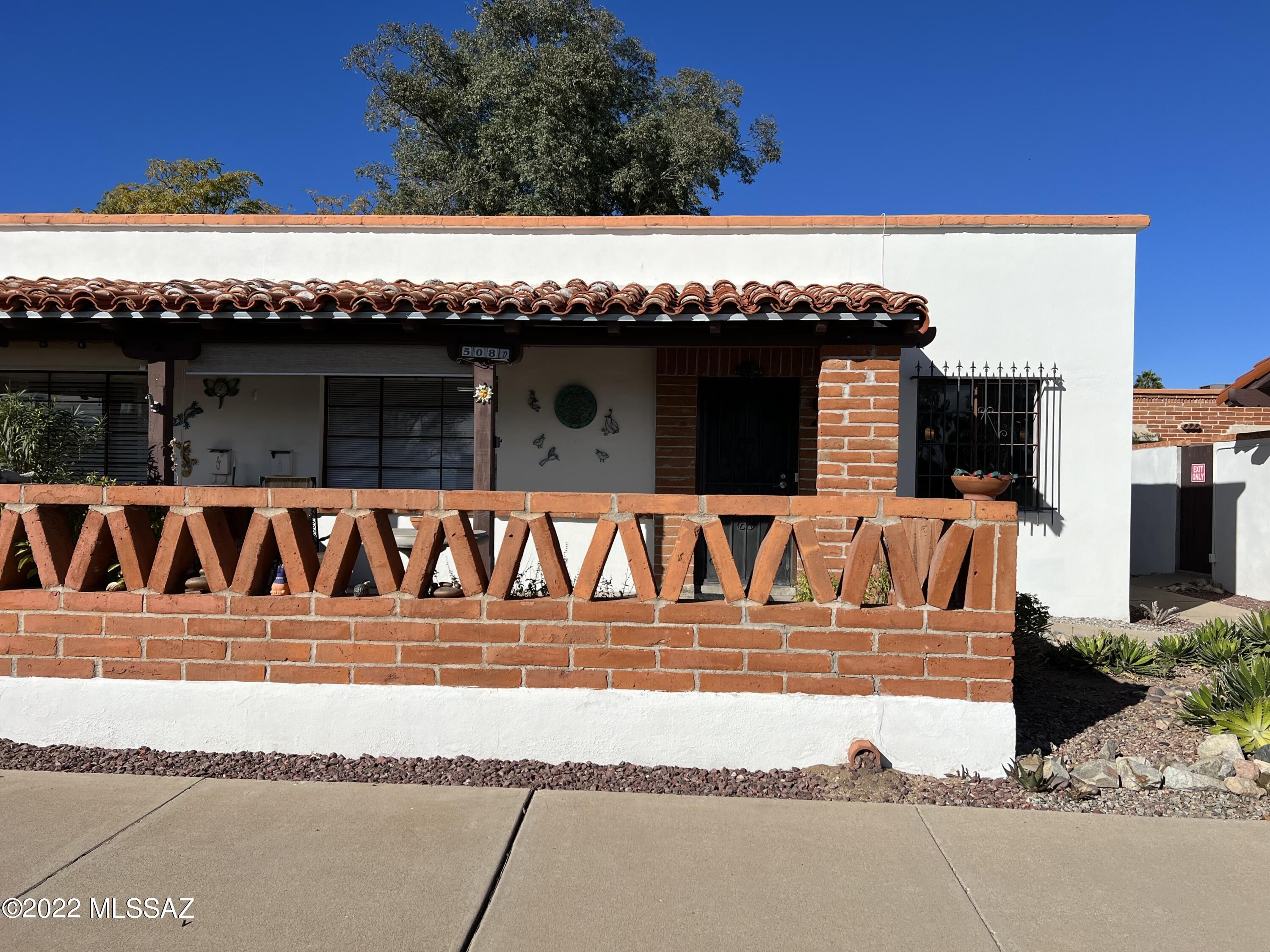 Fully remodeled two-bedroom villa features updated kitchen with dishwasher, lots of cabinets, and tiled backsplash. Bathroom has newly tiled bath/shower and vanity with backsplash. Drywall throughout (no exposed brick) and newer light fixtures in all rooms.  Unit has exterior shed, but no laundry; however, it is located right next door to Villas East laundry facility.  Great location at end of street and nice mountain views from front patio.  HOA covers common areas, water, trash, the exterior of the condo, water heater, roof, heating/cooling, and termite treatment. Easy living in the heart of Green Valley. Schedule your tour today.
