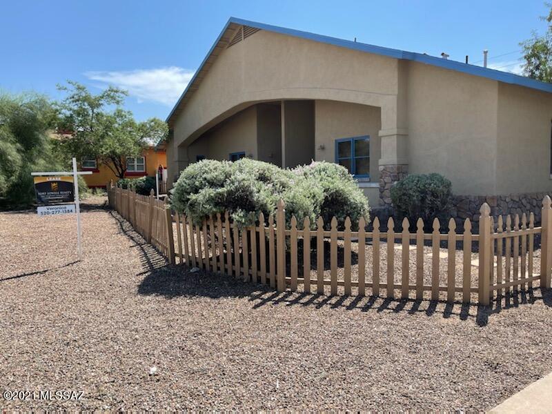 Lovely 3 bedroom 3 bath Home, available Now! Move in December 2023 and receive 1/2 months rent FREE! Come home to a lifestyle of serenity and convenience, just 5 minutes away from the U of A campus, close to fine restaurants, supermarkets and convenience stores.  spacious, contemporary 1,600 sf - 3bdm 3ba. Bright and open floor plan with ceramic tiled floor and carpet only in bedrooms. Your modern kitchen comes fully equipped with black appliances, dining area, and in-unit washer & dryer. Central A/C and ceiling fans in every room. Call today to reserve, will not last long!