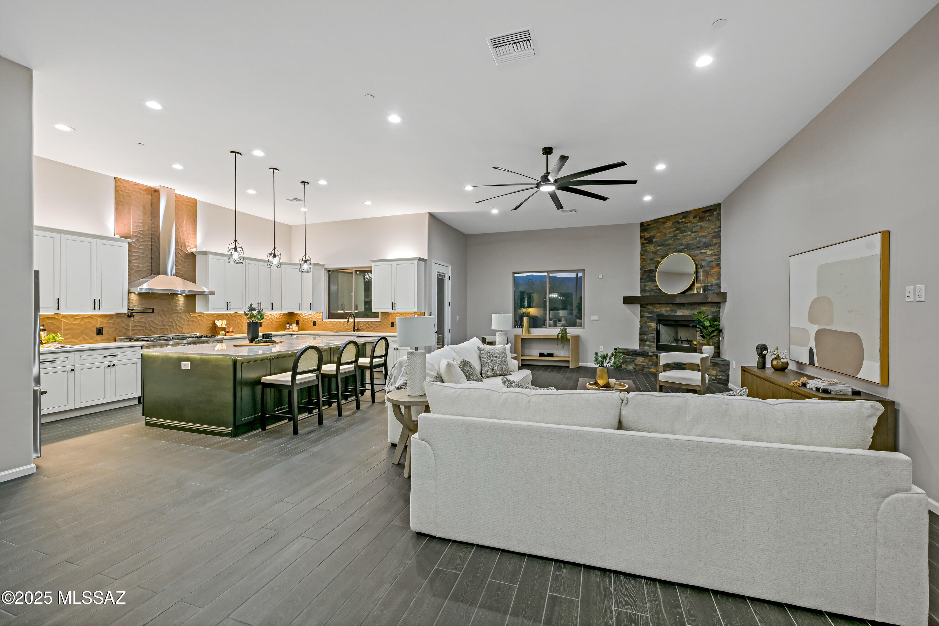 El Rancho Merlita (1-16) - Residential