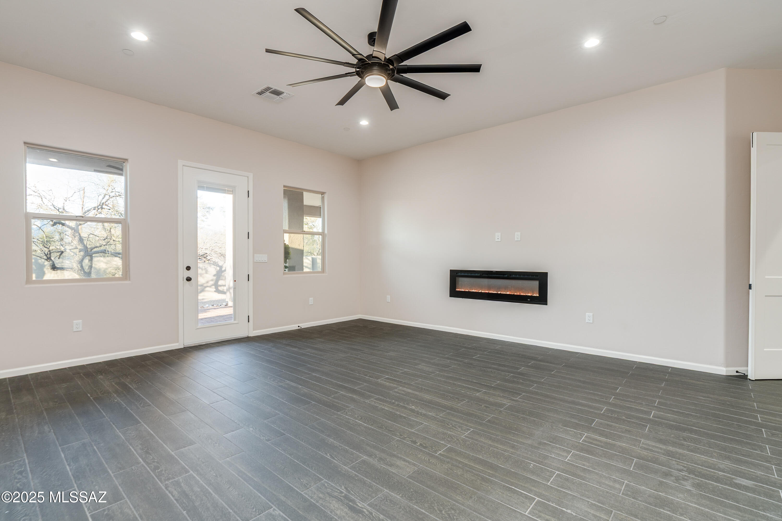 El Rancho Merlita (1-16) - Residential