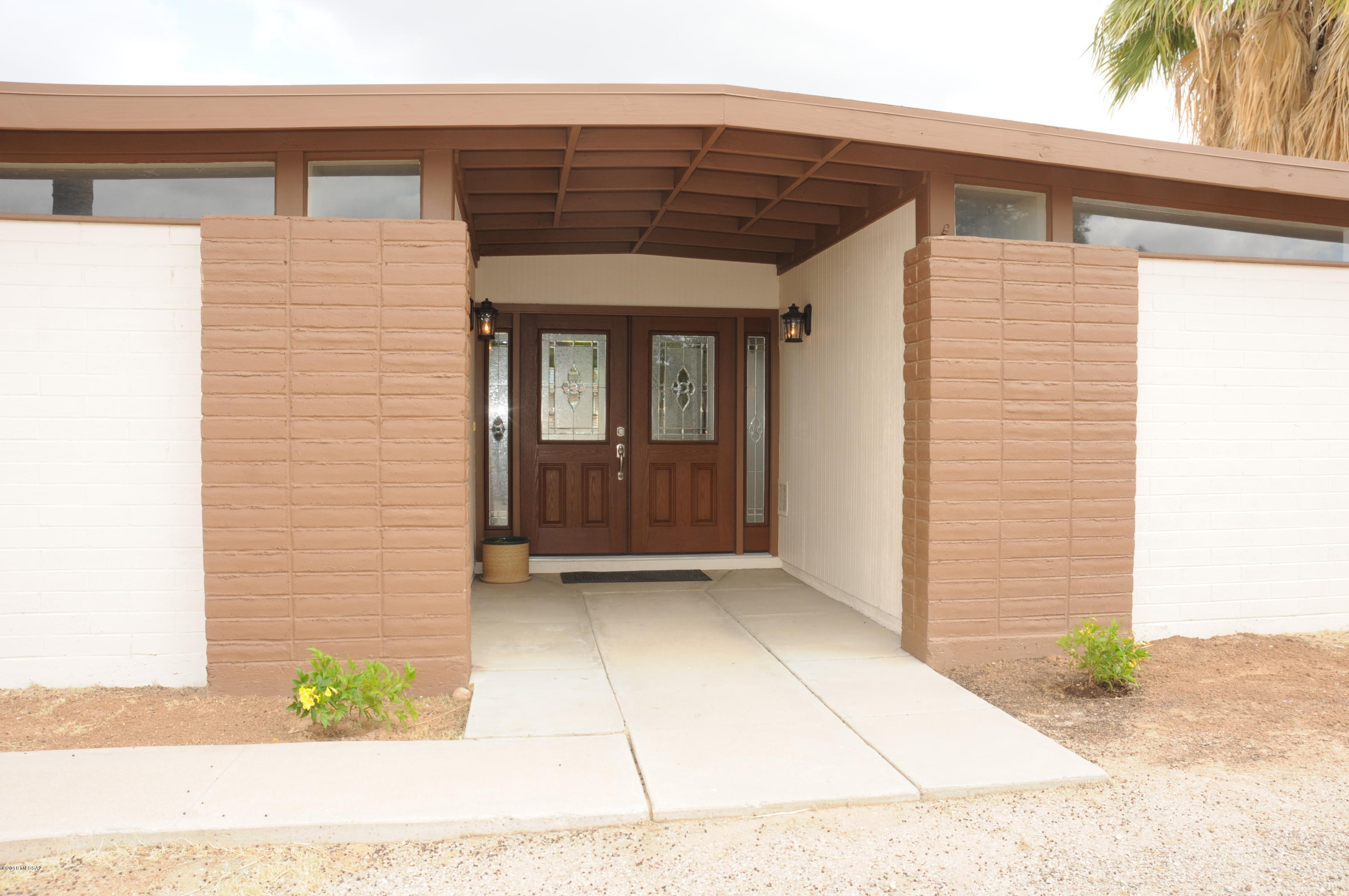 Beautiful and very well maintained home in great neighborhood. Brand new tile and carpet. Freshly painted inside and out. Newly updated bathrooms. Great flowing floorplan with split bedroom plan. Large laundry room. New dual pane windows and exterior doors. Newer roof. Upgraded 200 Amp electrical. 10X12 Tuff Shed. All appliances stay. In a quiet neighborhood close to shopping, restaurants, schools, parks etc...Move in ready! This is a very nice home!!!