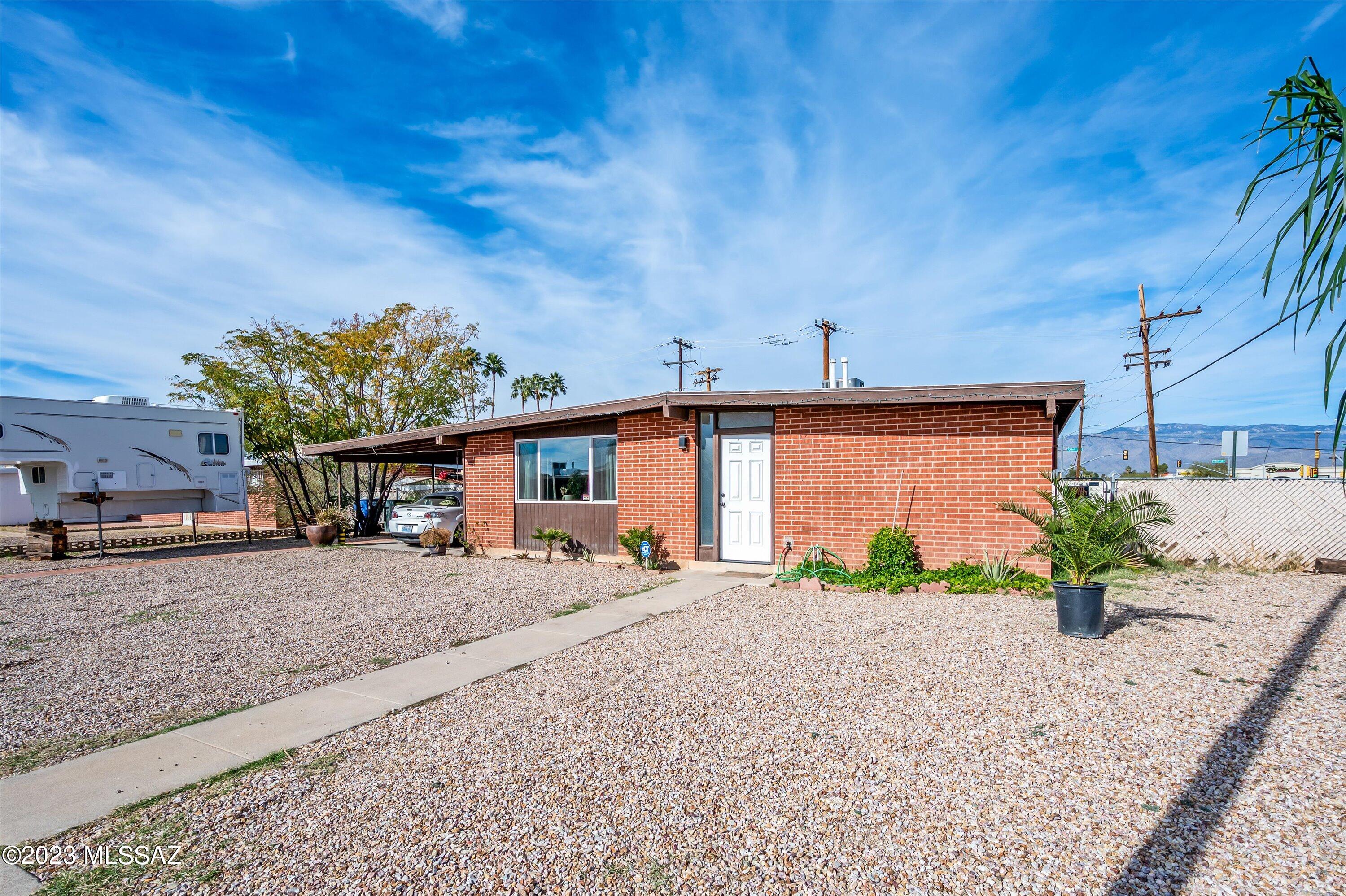 A delightful residence nestled in the heart of Tucson, Arizona. This enchanting structure offers a perfect blend of comfort, style, and tranquility, making it an ideal home for those seeking a unique living experience. New hvac as well! 
Schedule to see this gem today!