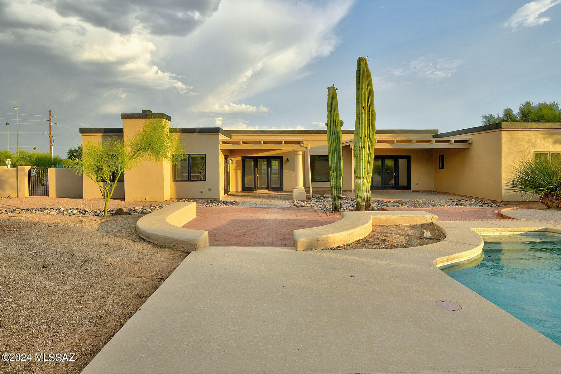 Las Alturas (1-167) - Residential