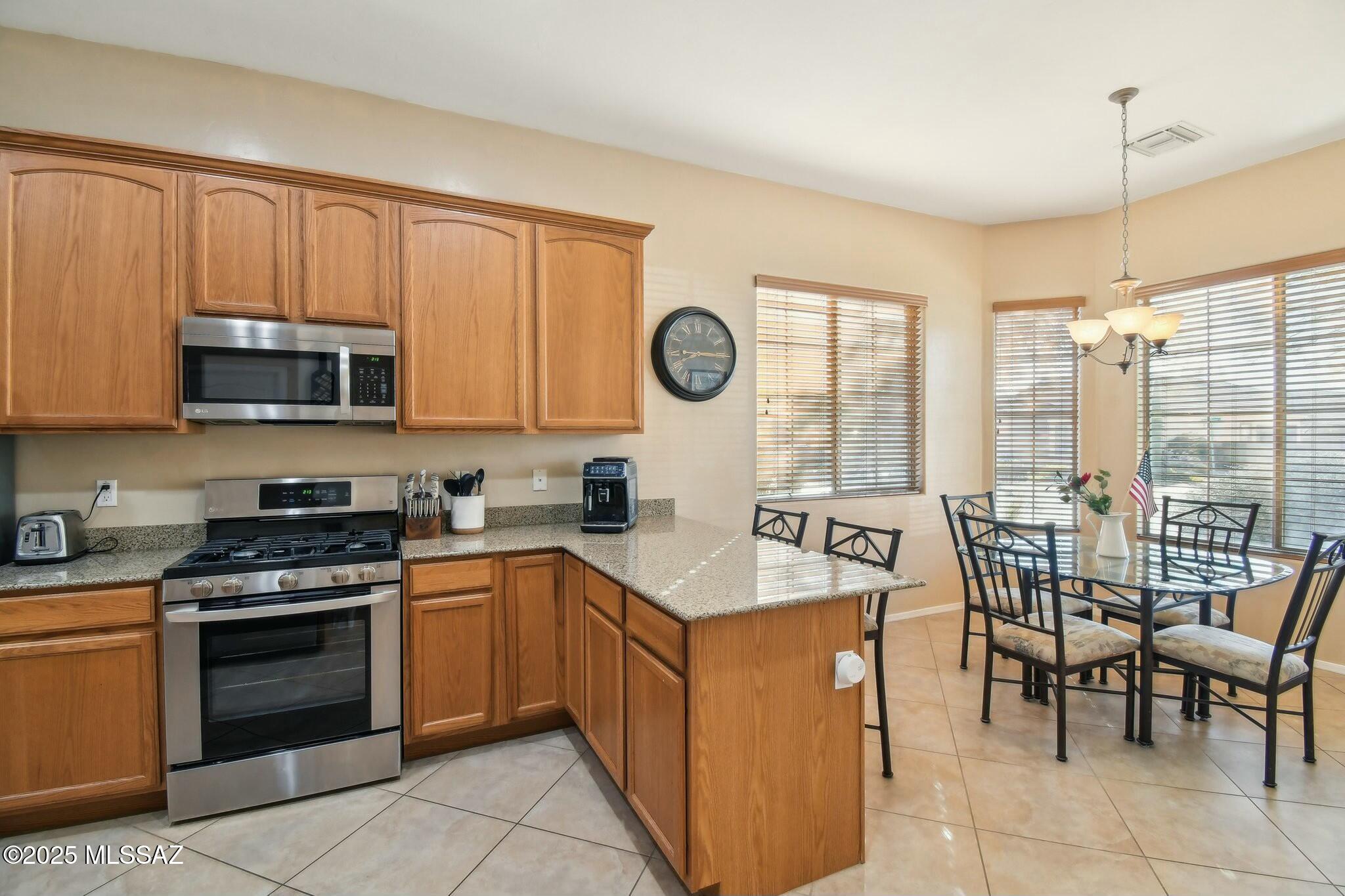 Rancho Vistoso NGHB 10 PCLS S,U & V - Residential