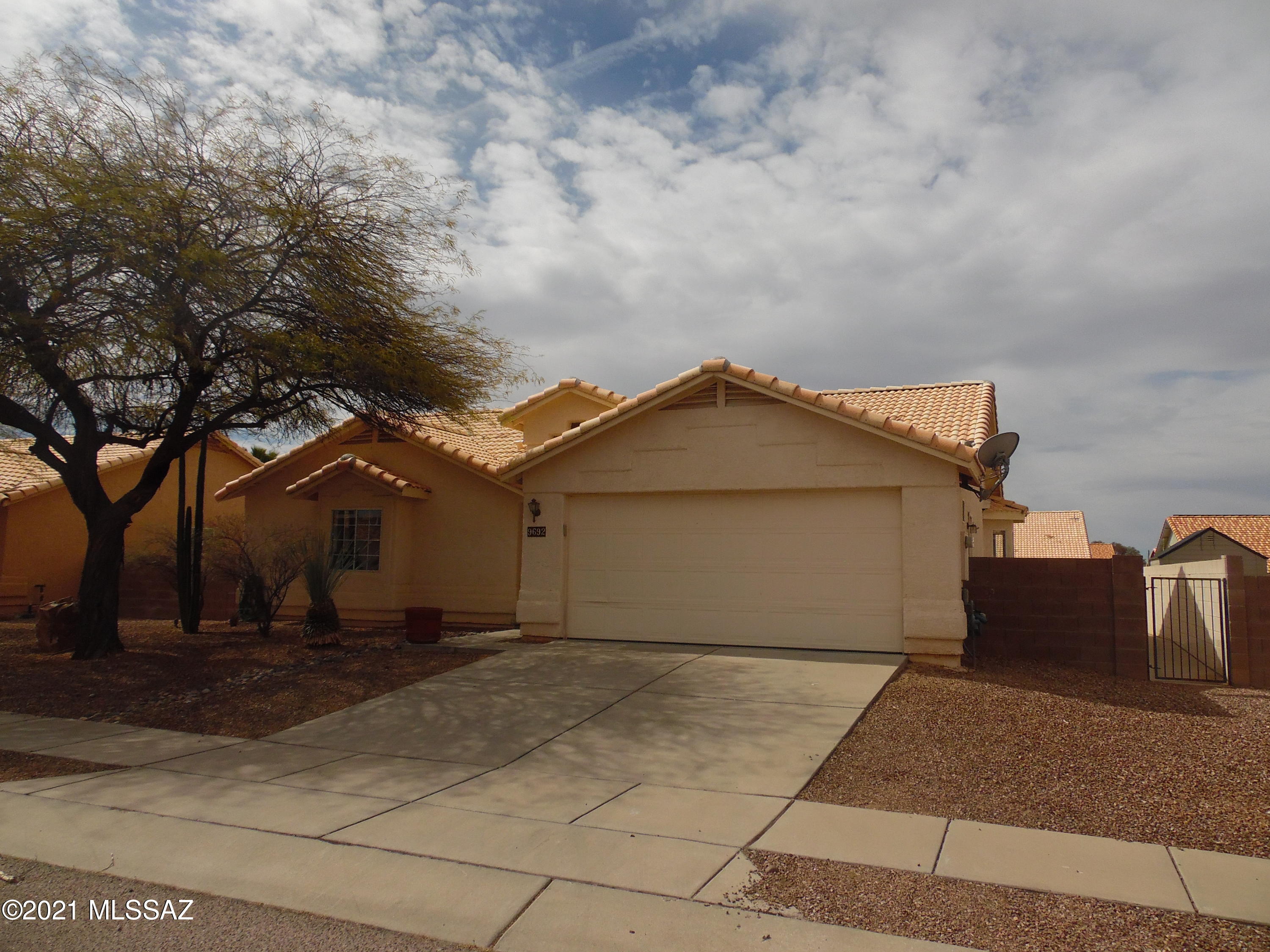 Hacienda Del Oro (1-879) - Residential