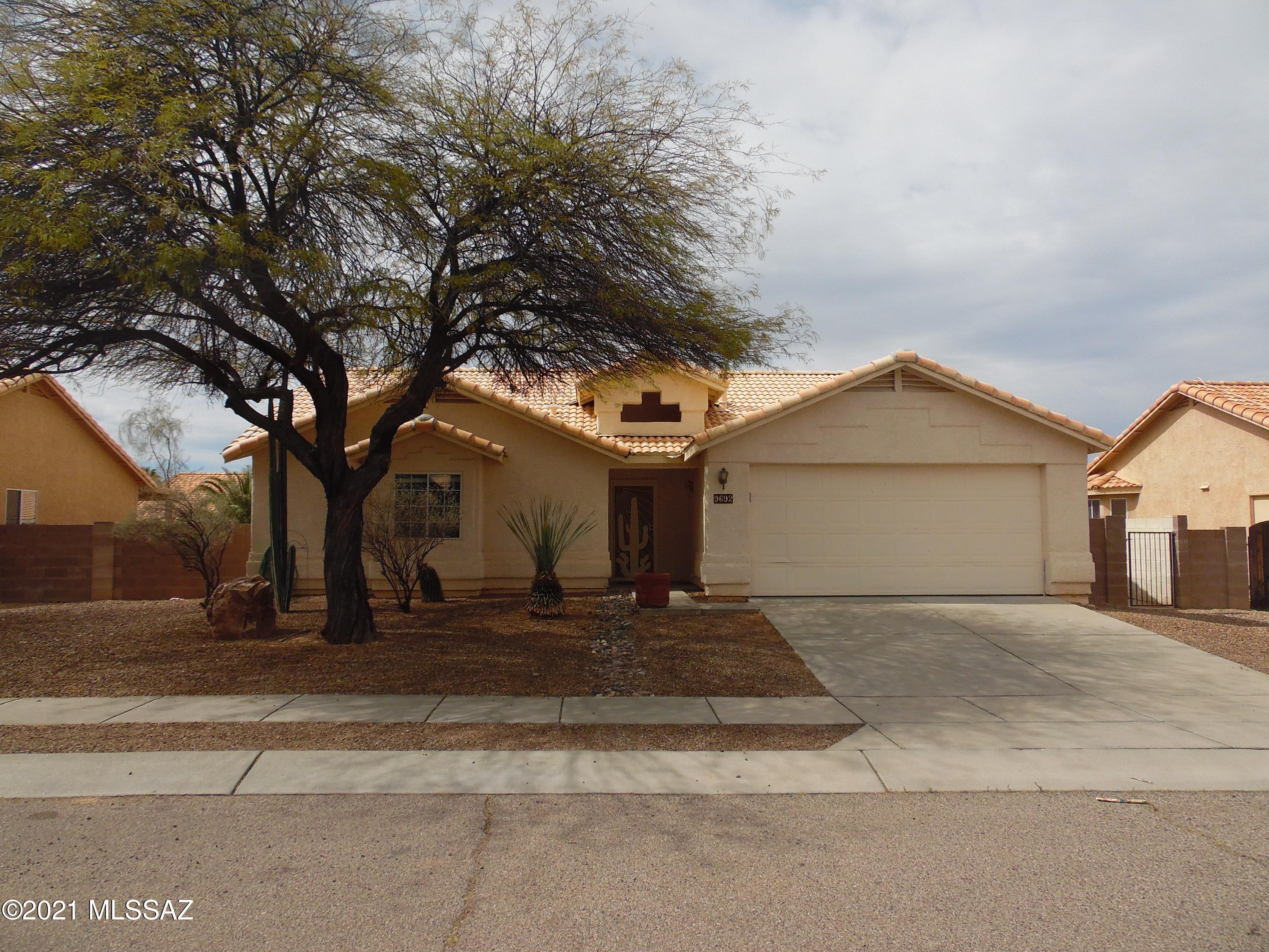 Hacienda Del Oro (1-879) - Residential