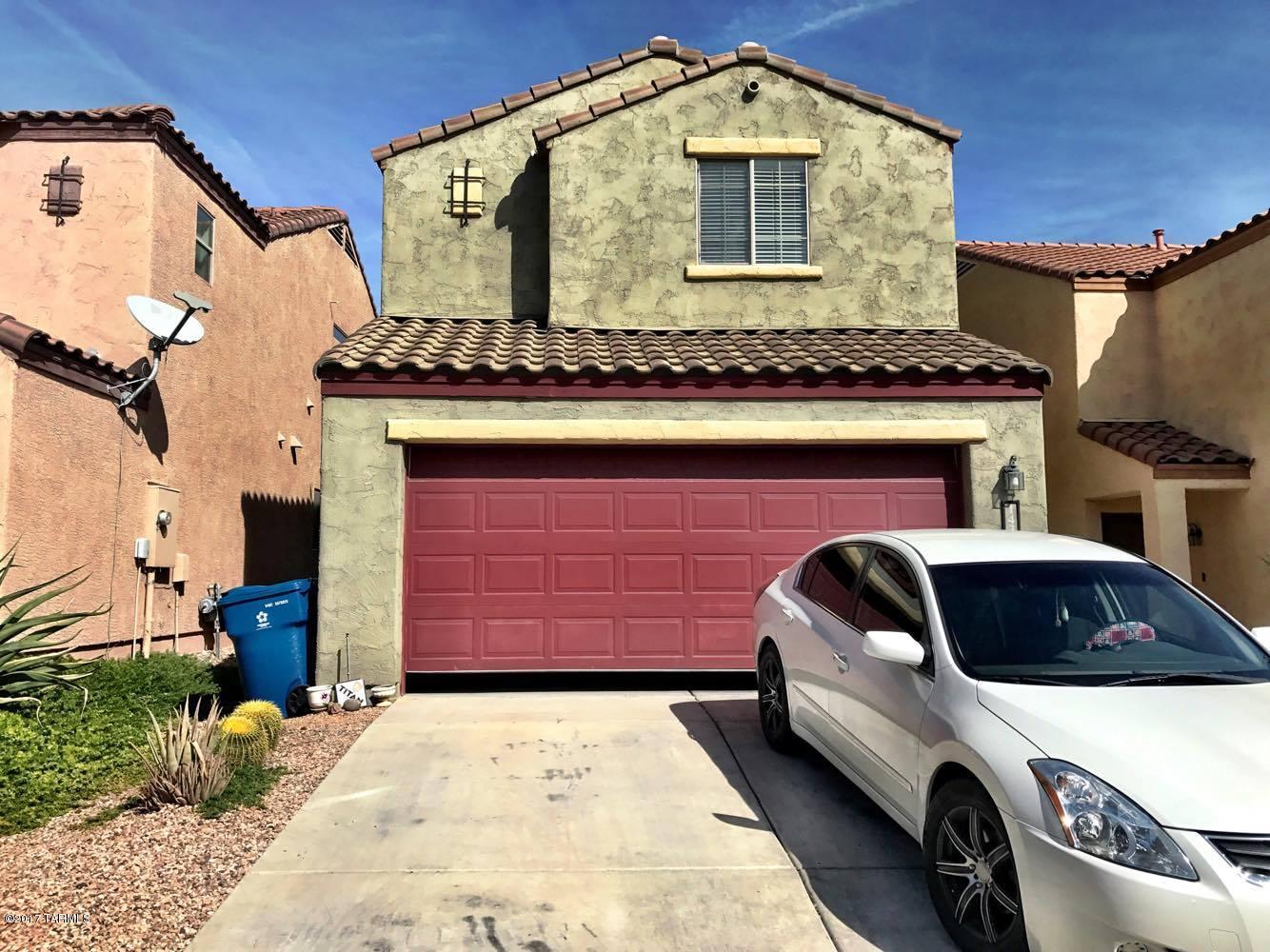 Beautiful 3 Bed, 3 Bath house in the desirable Rancho Sahuarita. Large, open kitchen design with center
island and lots of cabinet space. Tile floors throughout the first level, large master suite with walk-in closet. Move-in-ready. Enjoy the amazing
features of Rancho Sahuarita; pool, lake, parks, etc.!