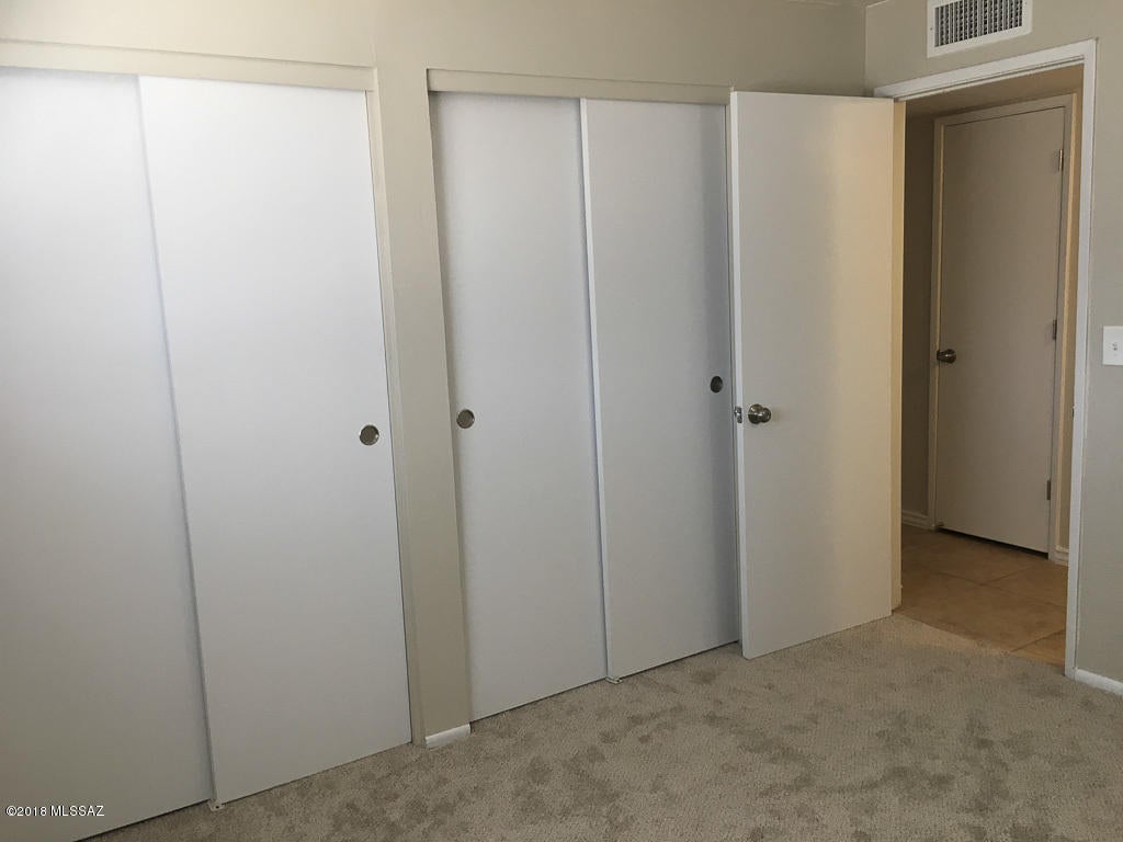 Valley View East NO. 5 (1-344) - Residential Lease