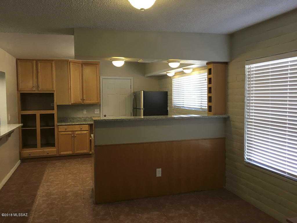 Valley View East NO. 5 (1-344) - Residential Lease