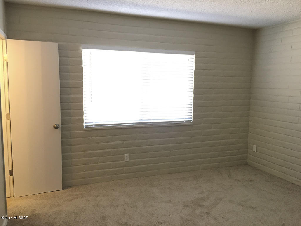 Valley View East NO. 5 (1-344) - Residential Lease
