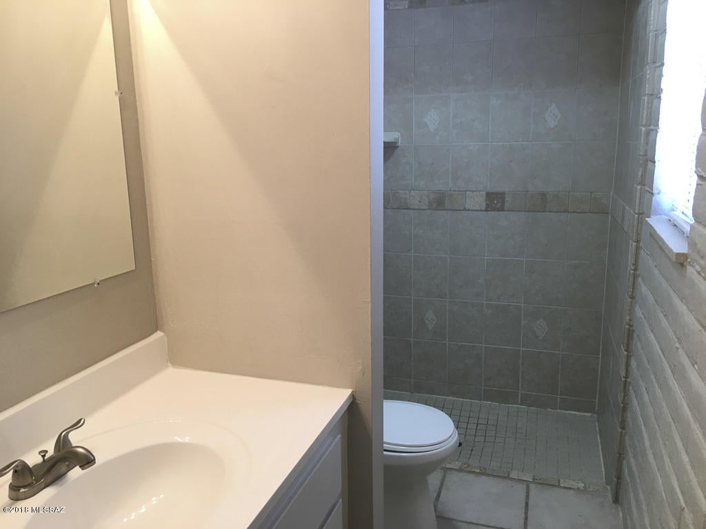 Valley View East NO. 5 (1-344) - Residential Lease
