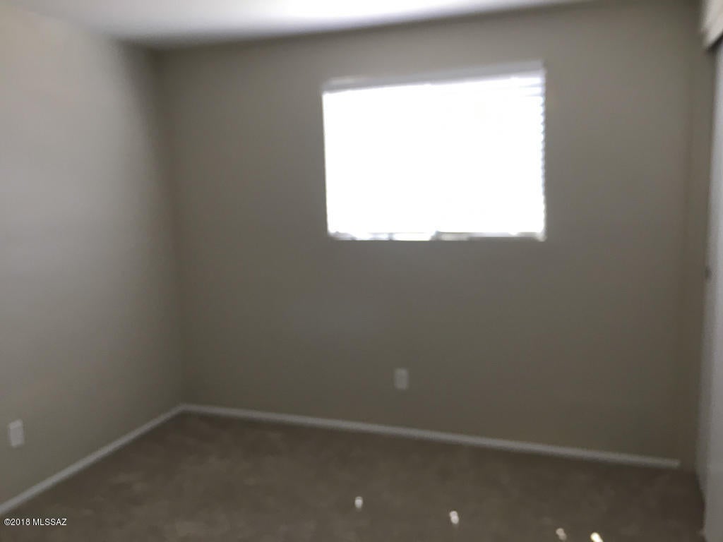 Valley View East NO. 5 (1-344) - Residential Lease