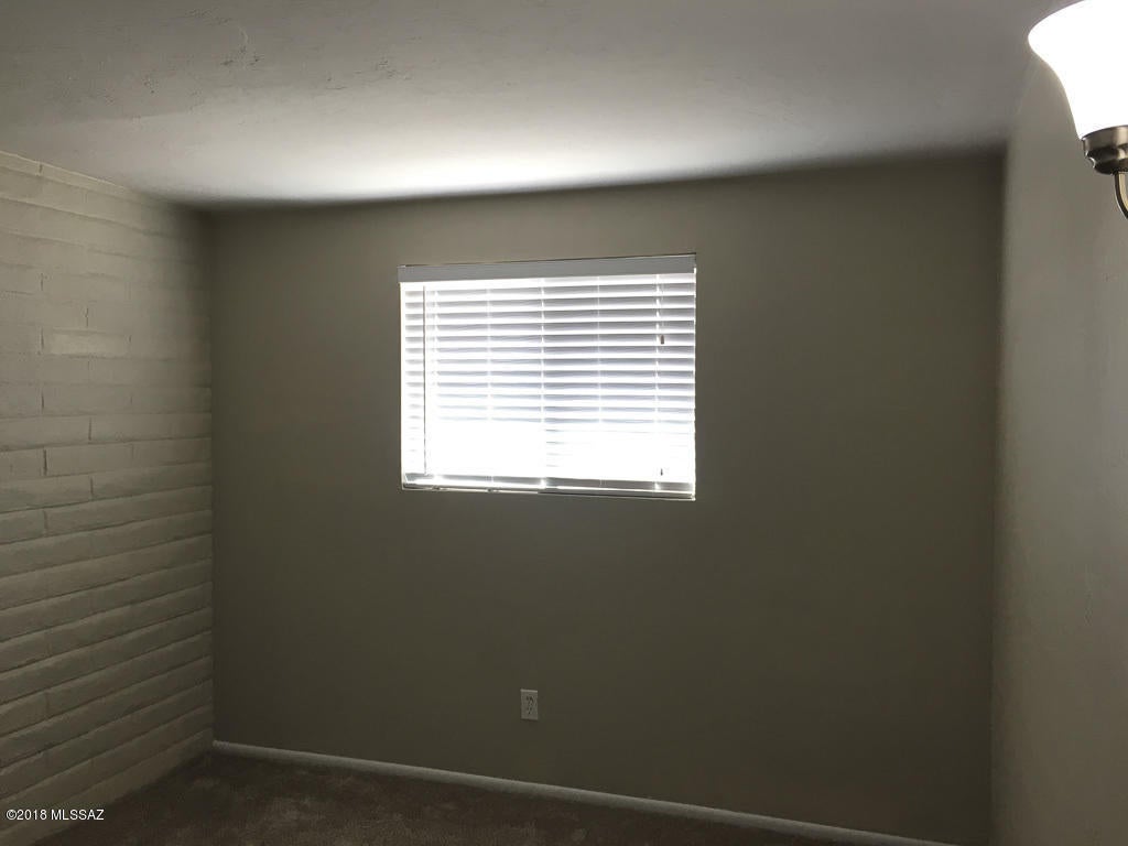 Valley View East NO. 5 (1-344) - Residential Lease
