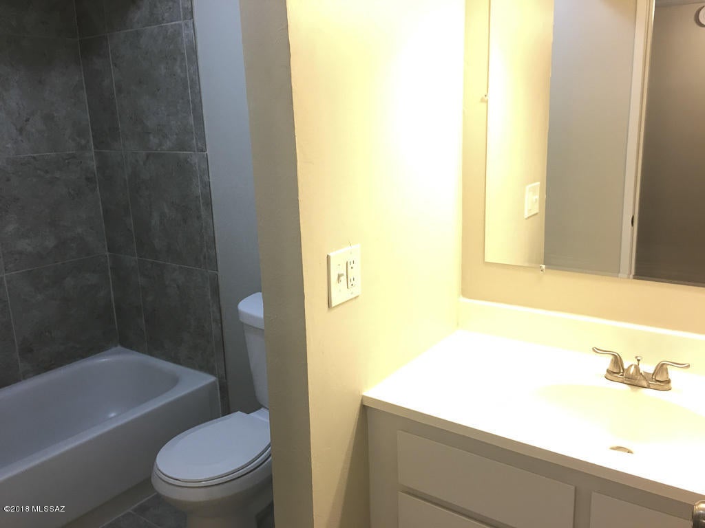 Valley View East NO. 5 (1-344) - Residential Lease