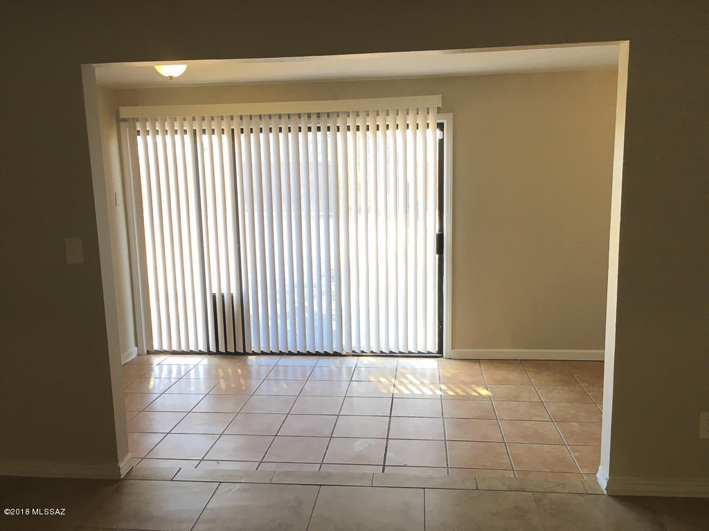 Valley View East NO. 5 (1-344) - Residential Lease