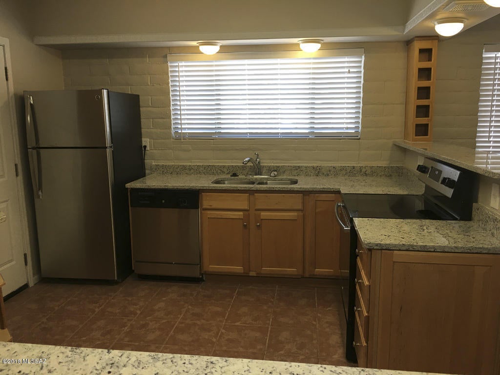 Valley View East NO. 5 (1-344) - Residential Lease