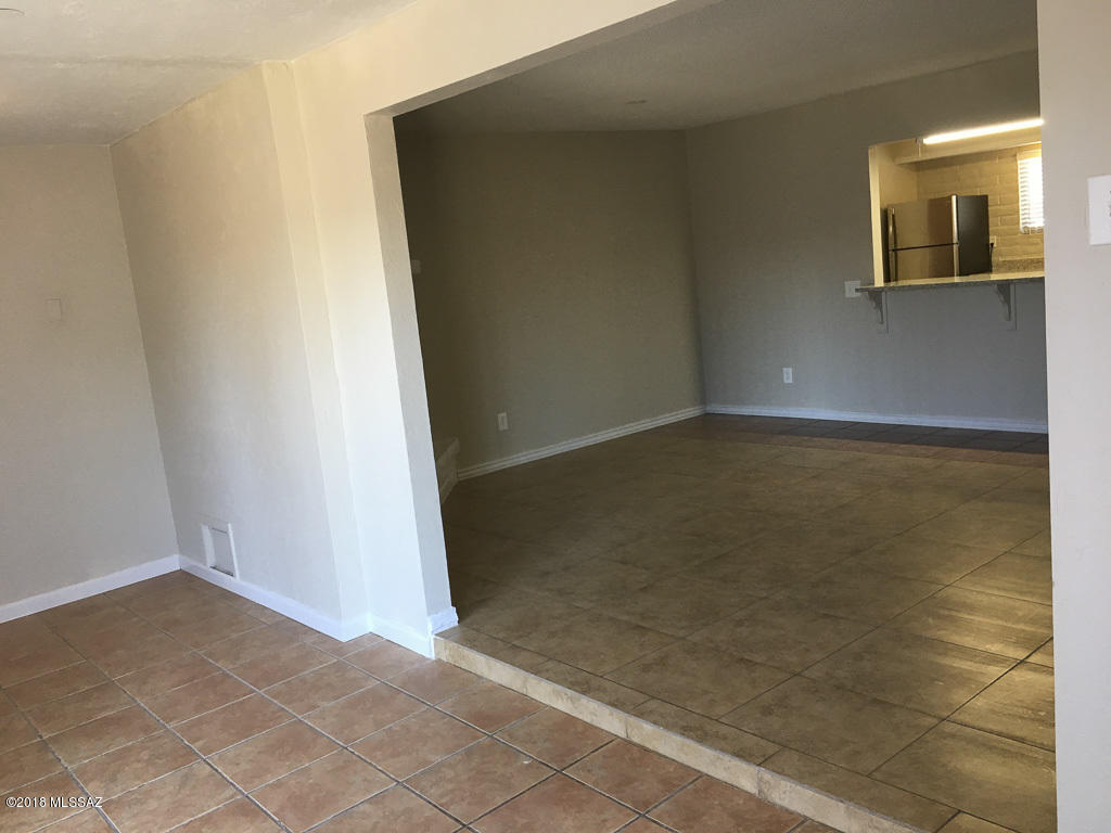 Valley View East NO. 5 (1-344) - Residential Lease