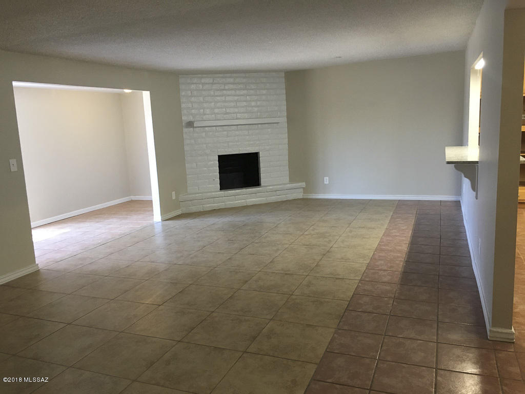 Valley View East NO. 5 (1-344) - Residential Lease