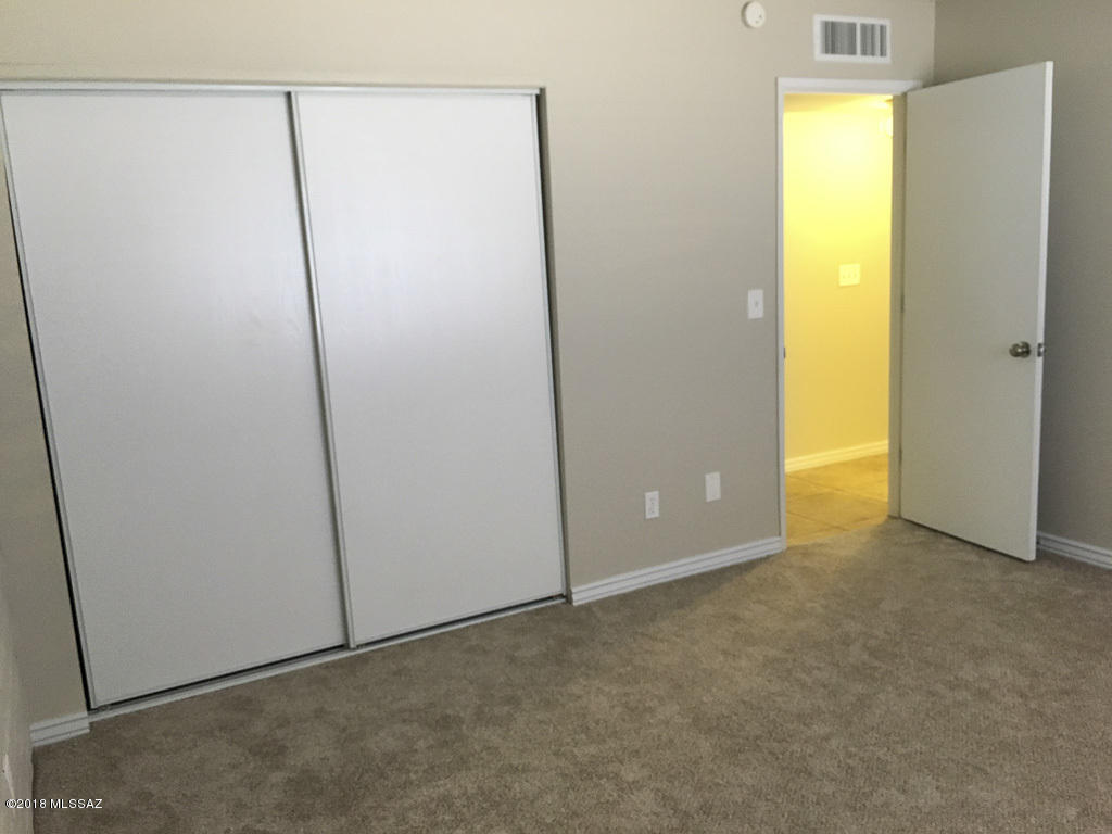 Valley View East NO. 5 (1-344) - Residential Lease