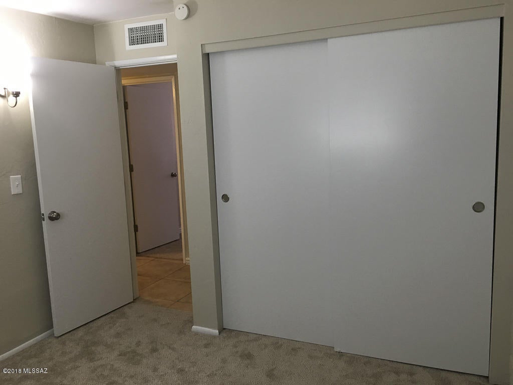 Valley View East NO. 5 (1-344) - Residential Lease