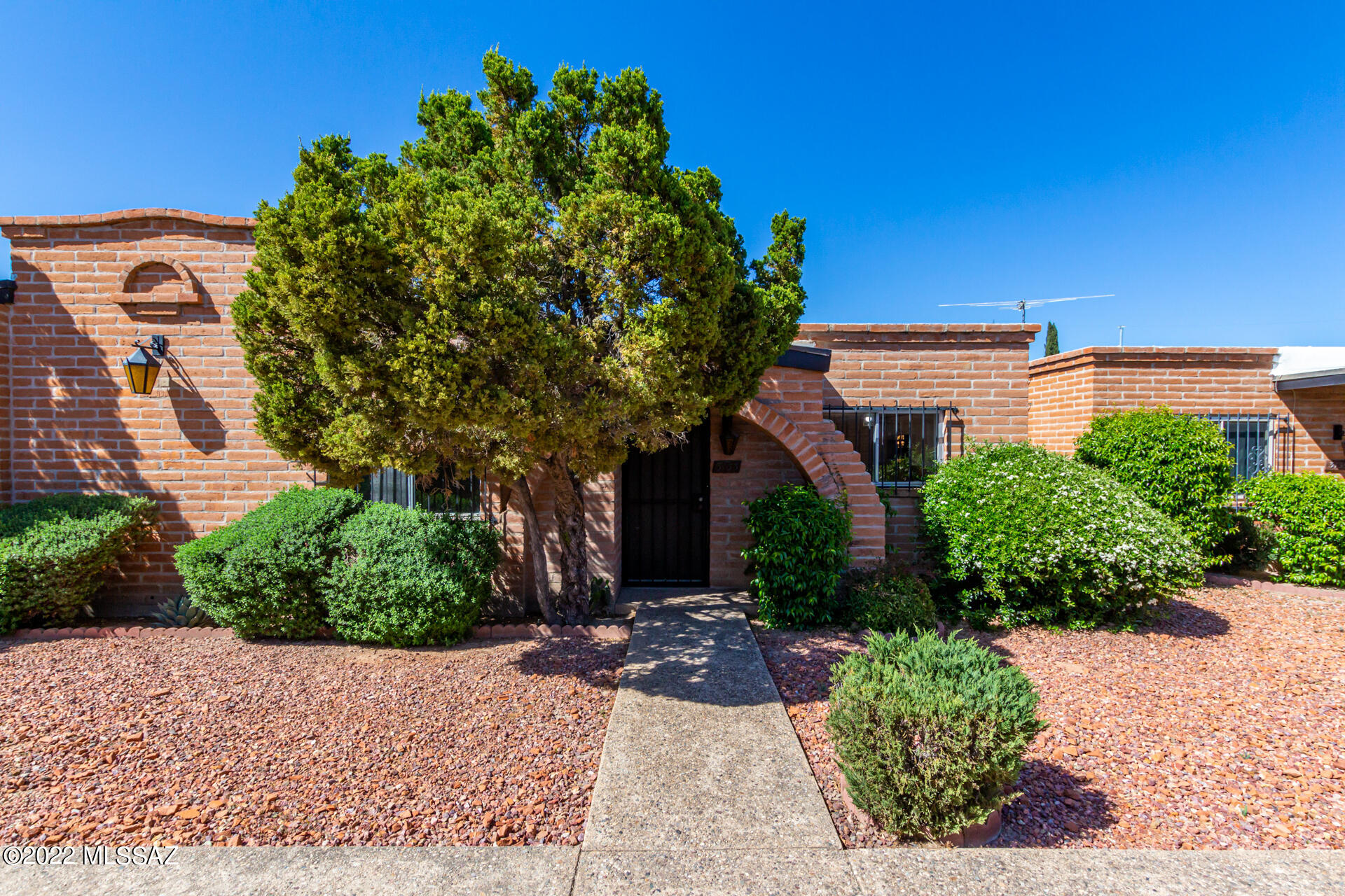 Seller will accept or counter offers between $289,000 AND $309,000. Beautifully remodeled townhouse. Turnkey ready. NEW everything: AC; flooring; bathrooms, paint. Luxury finishes. White cabinetry in kitchen. Brand new stainless appliances convey. Walk in closet. Open floor plan designed for functionality and utility. Private backyard.  Burnt adobe exterior. Central to everything. Conveniently located. This one won't last! Request a viewing today. Agent/Owner