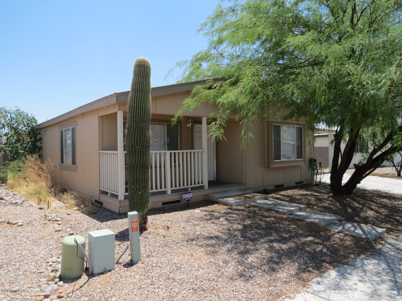 Spacious 1476 sqft 3 bed 2 bath well priced home Located in a neighborhood short distance to I-10, Airport, Schools and shopping! Nice 2 Car Car Port and a fully walled back yard with Gate!