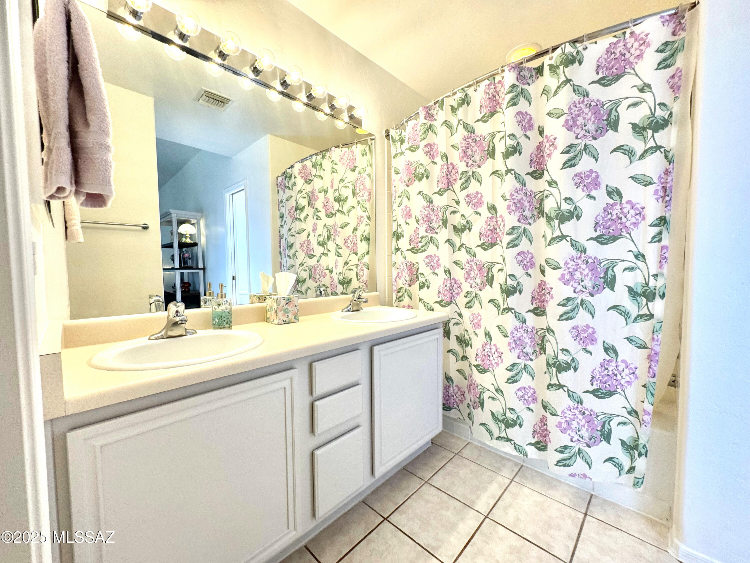 New Tucson Unit NO. 27 - Residential