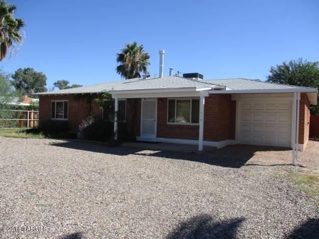 Meticulous manicured & remodeled for  your pickiest buyer.  Older home with everything new.  New roof, new plumbing, up graded electrical, brand new A/C unit, newly remodeled kitchen & baths.  New 3 pane windows throughout, new reverse osmosis water filtration system.  New hot water heater & garbage disposal to go with all new kitchen appliances including 5 burner gas stove.  Six month old Studio with electric.  Extra blown insulation. new ceiling fans in most rooms.  All this in a quiet red brick home close to everything.