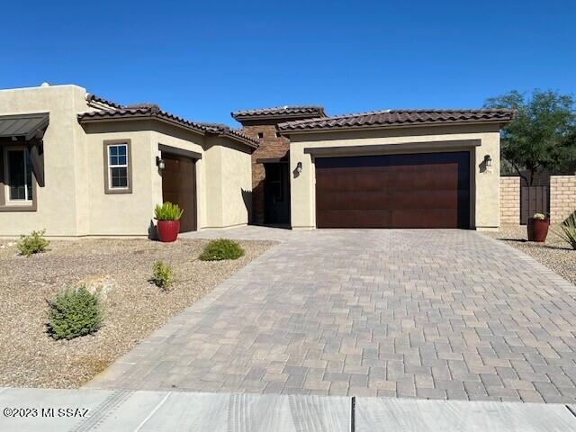 Stunning 3bdr//3ba home in the gated community of Boulder Bridge Pass in Dove Mountain!
Minutes to Ritz Carlton this home home offers a gourmet kitchen w/Butlers Pantry, Formal dining room w/built in serving area, and more!