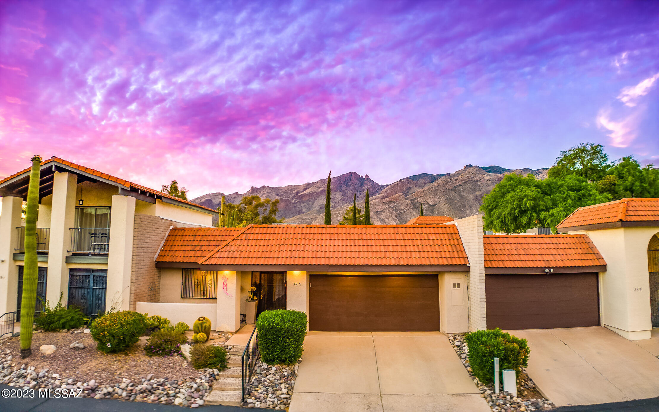 Luxury & comfort in the heart of Tucson's Catalina Foothills area, this COMPLETELY RENOVATED 2 bedroom, 2 bathroom townhome boasts STUNNING MOUNTAIN VIEWS even from the kitchen sink!. New CERAMIC TILE WOOD FLOORS throughout set a tone of elegance & sophistication. The gorgeous REMODELED KITCHEN w/ sleek QUARTZ COUNTERTOPS, CUSTOM SOFT CLOSE CABINETS, STAINLESS STEEL APPLIANCES & INDUCTION COOKTOP that make cooking & entertaining an absolute joy. A HUGE ATRIUM SITUATED IN CENTER OF HOME & PRIVATE ATRIUM IN BATHROOMS floods the space w/ natural light & adds an element of tranquility to the home. The living room w/ COZY FIREPLACE is the perfect gathering spot for family & friends. MANY MORE UPDATES THROUGHOUT! Don't miss out on the opportunity to make this stinning townhome your own!!
