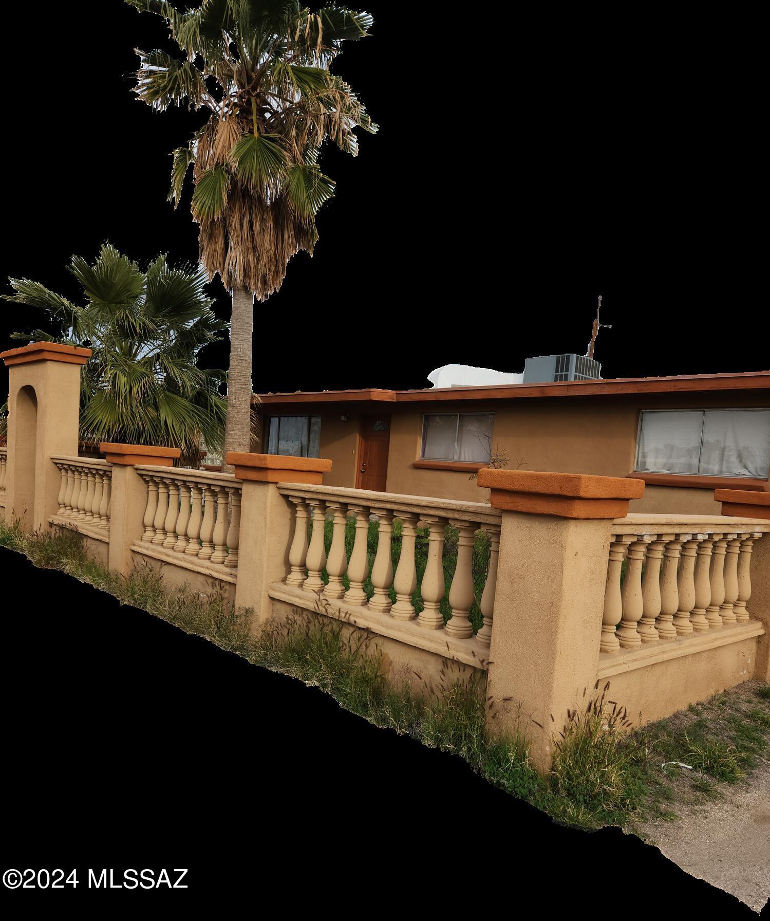 nice property close to I10 Fwy needs a little tlc