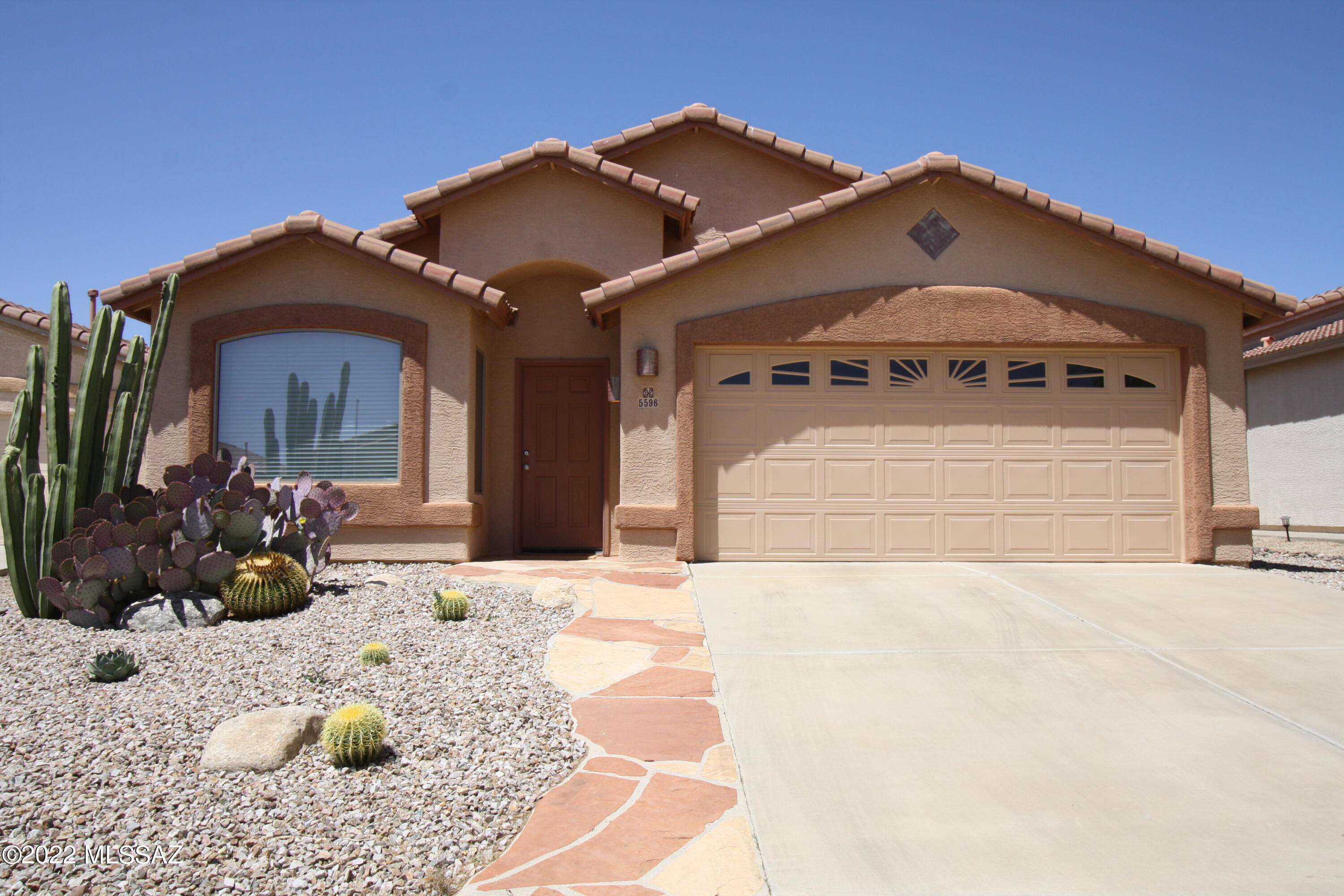 The Villages of Dove Mountain - Beautiful 4 bedrooms on a cul-de-sac with a private pool! Separate living and formal dining room areas at the entrance welcome you home. Recently updated kitchen with stainless steel appliances just off of great room which leads to the backyard for outdoor fun perfect for entertaining. The primary bedroom has a large bathroom with a separate tub and shower. Ceiling fans in all bedrooms, storage in the laundry room, and much more! Weekly pool service is included!
