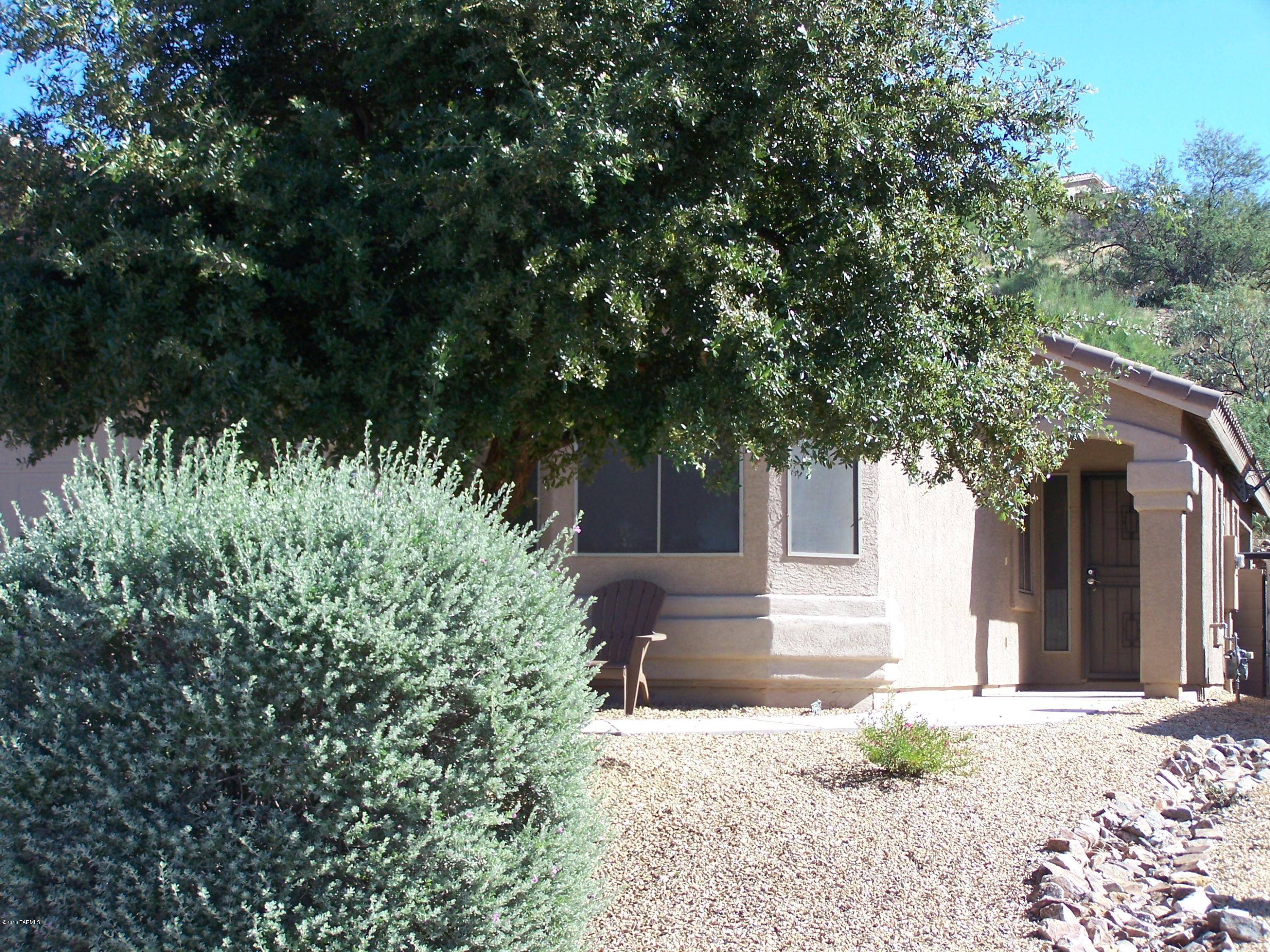 Awesome 3 bedroom plus den with 2 full bathrooms, this property offers great room design, split bedroom plan, very spacious kitchen with center island, dining area off kitchen, covered patio, common area to rear of property, 2 car garage, this home will be clean and ready Now!