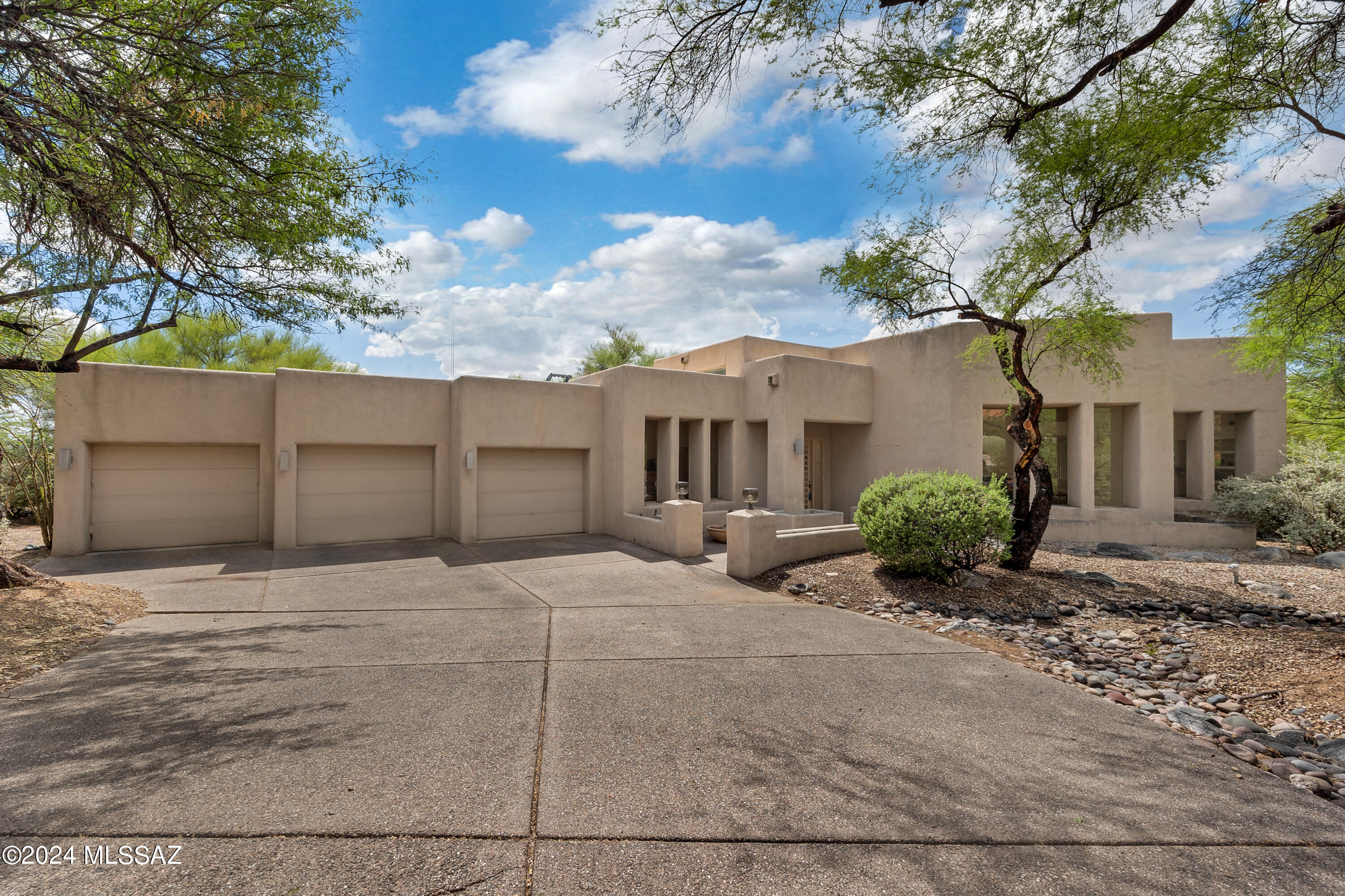 Located in prestigious Ventana Canyon Estates. 4 bed 3.5 bath with 12+ foot high ceilings and terrific mountain views. An extremely rare opportunity in Ventana to have a blank slate to make your own. Solid bones throughout the property but work needed. Experienced investor or homeowner preferred. Come see the endless potential today!