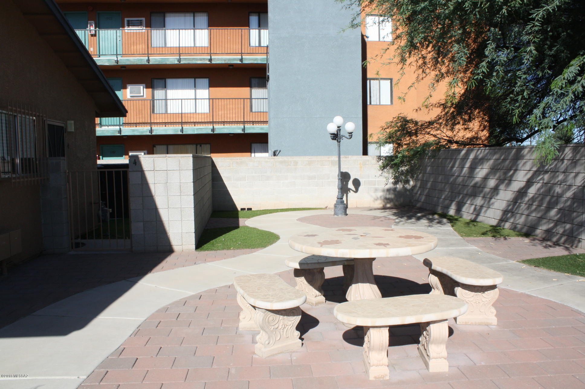 This 1BD/1BA is located within a gate community in Central Tucson.  Access to the bus, downtown and much more.  Tile flooring, spacious living room.  Laundry facilities located within the community.