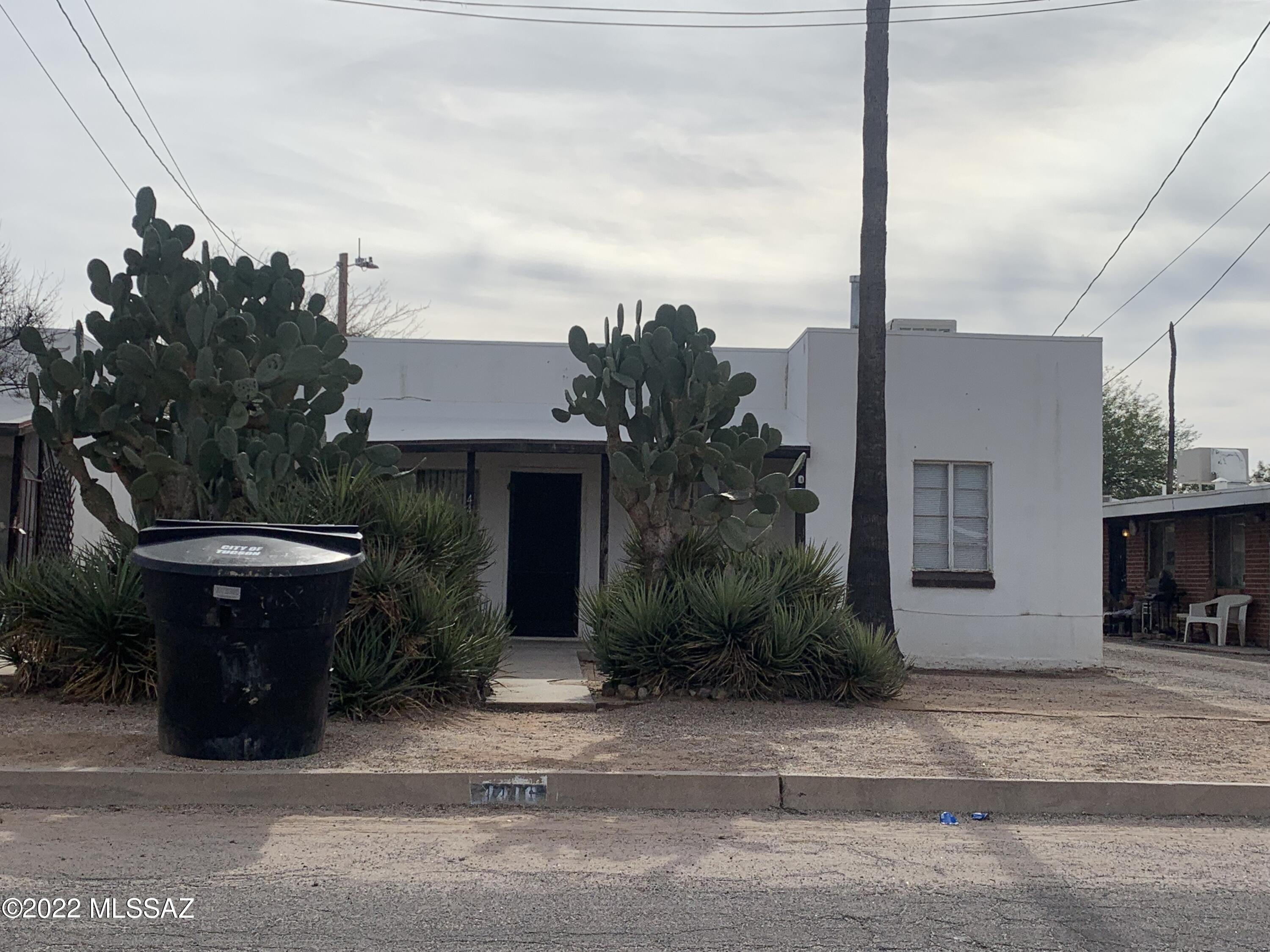4416 E Lee Street Tucson AZ 85712. 1 bedroom 1 bath single family house.  Central location next to bus routes. Off street parking. Tenant pays all utilities. Evaporative cooling and a small private backyard. No pets are allowed.